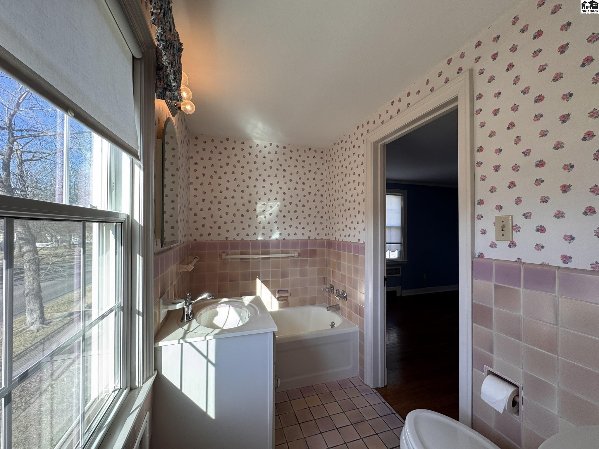 116 W 19th Avenue Hutchinson KS 67502