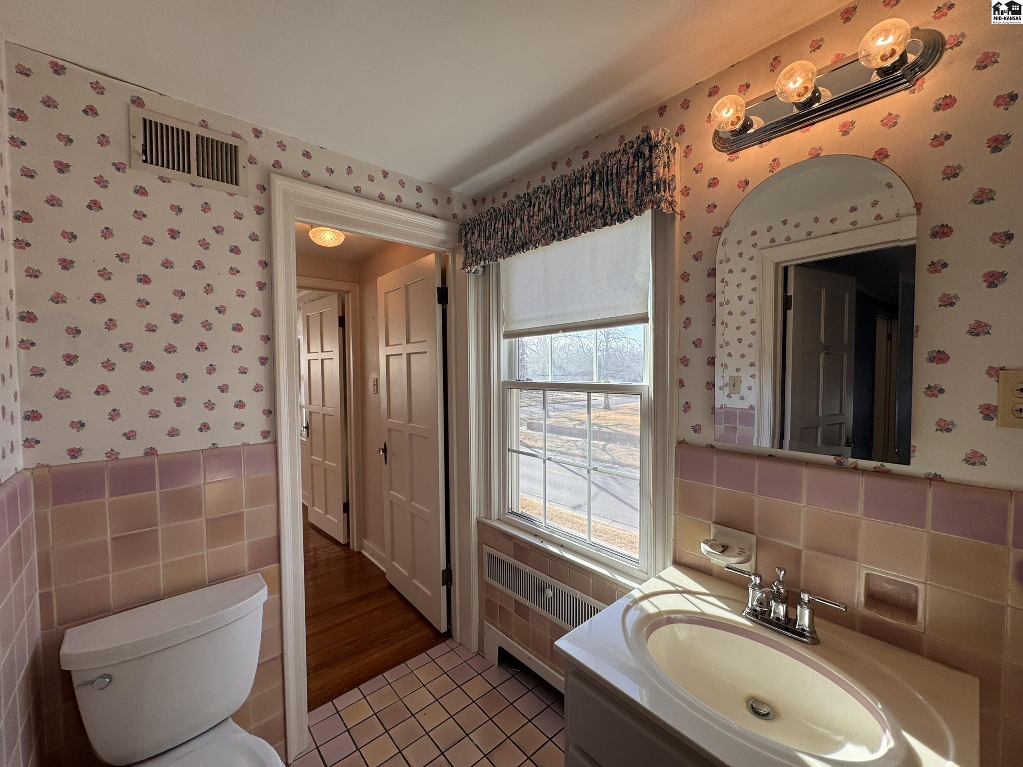 116 W 19th Avenue Hutchinson KS 67502