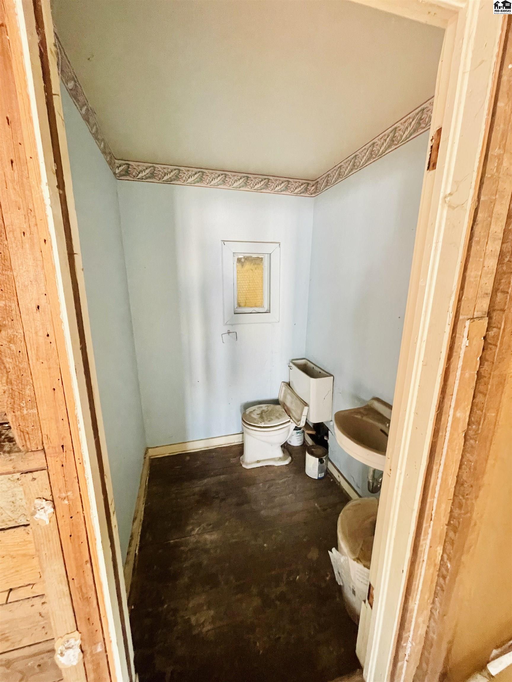 929 E 5th Avenue Hutchinson KS 67501