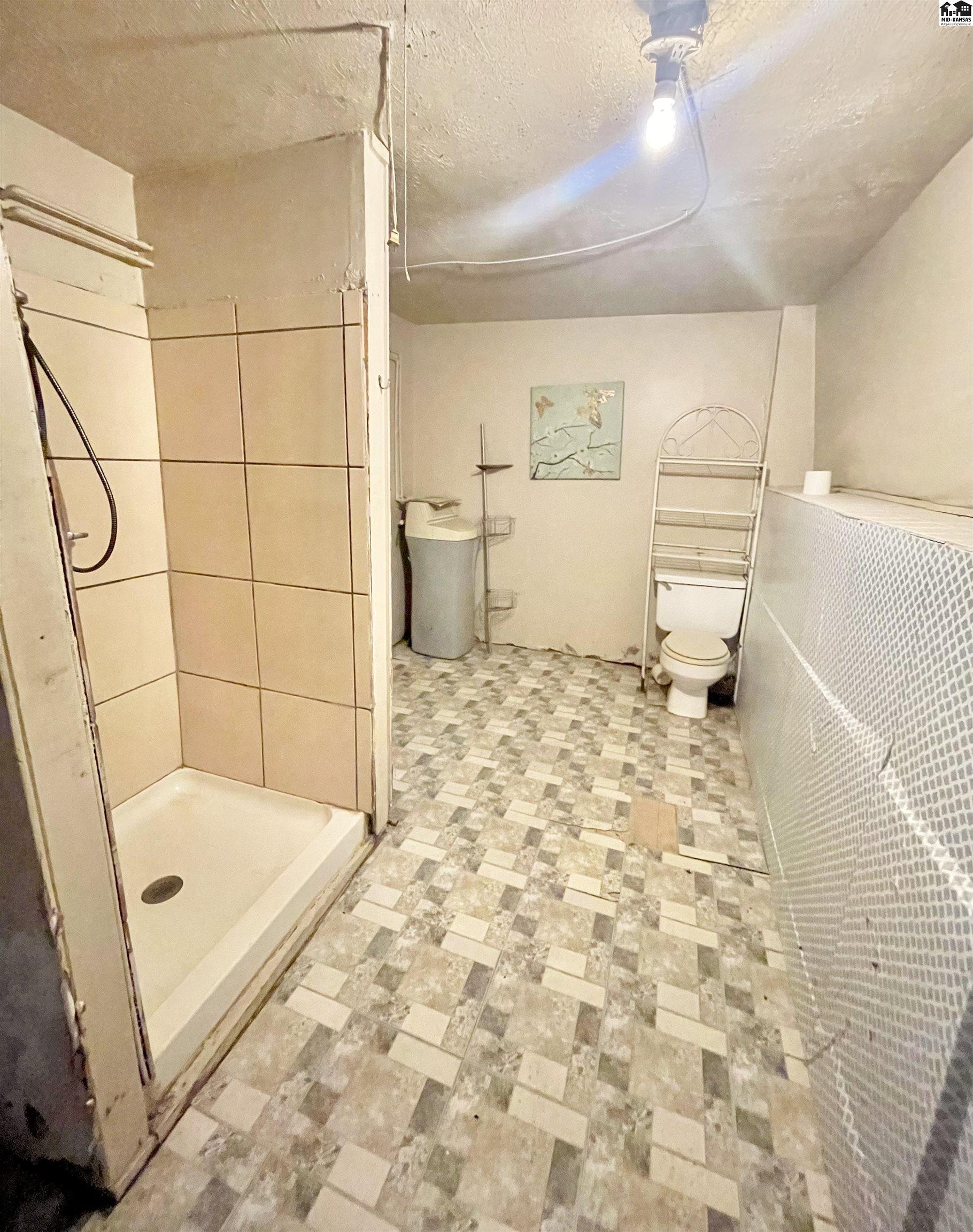 929 E 5th Avenue Hutchinson KS 67501