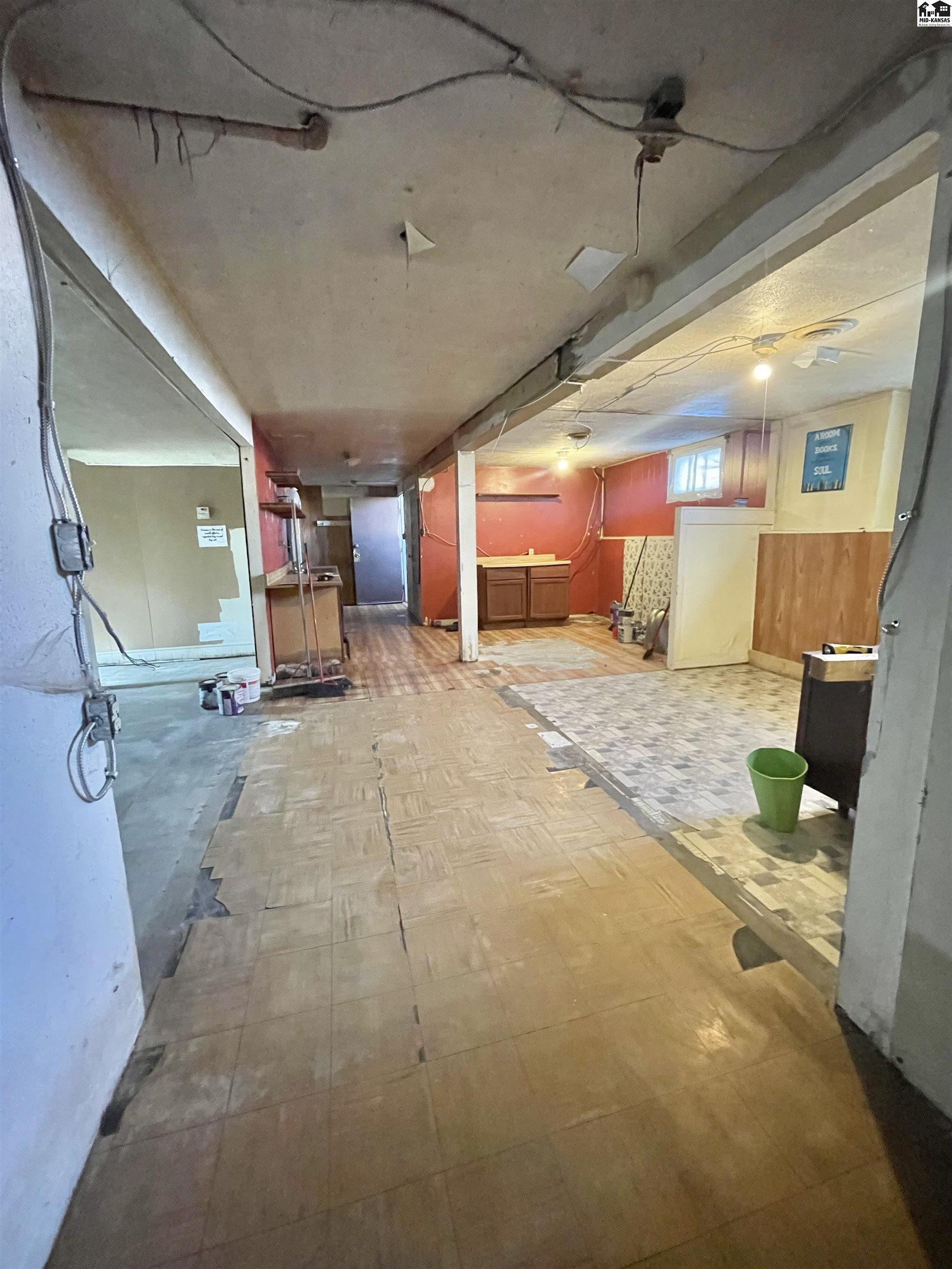 929 E 5th Avenue Hutchinson KS 67501