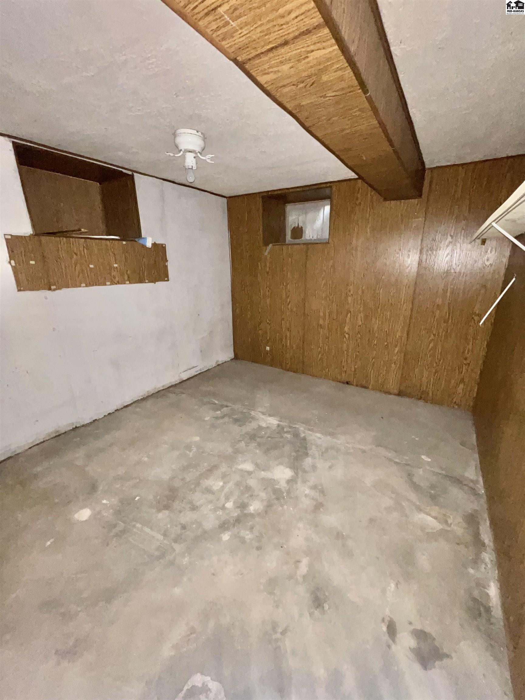 929 E 5th Avenue Hutchinson KS 67501