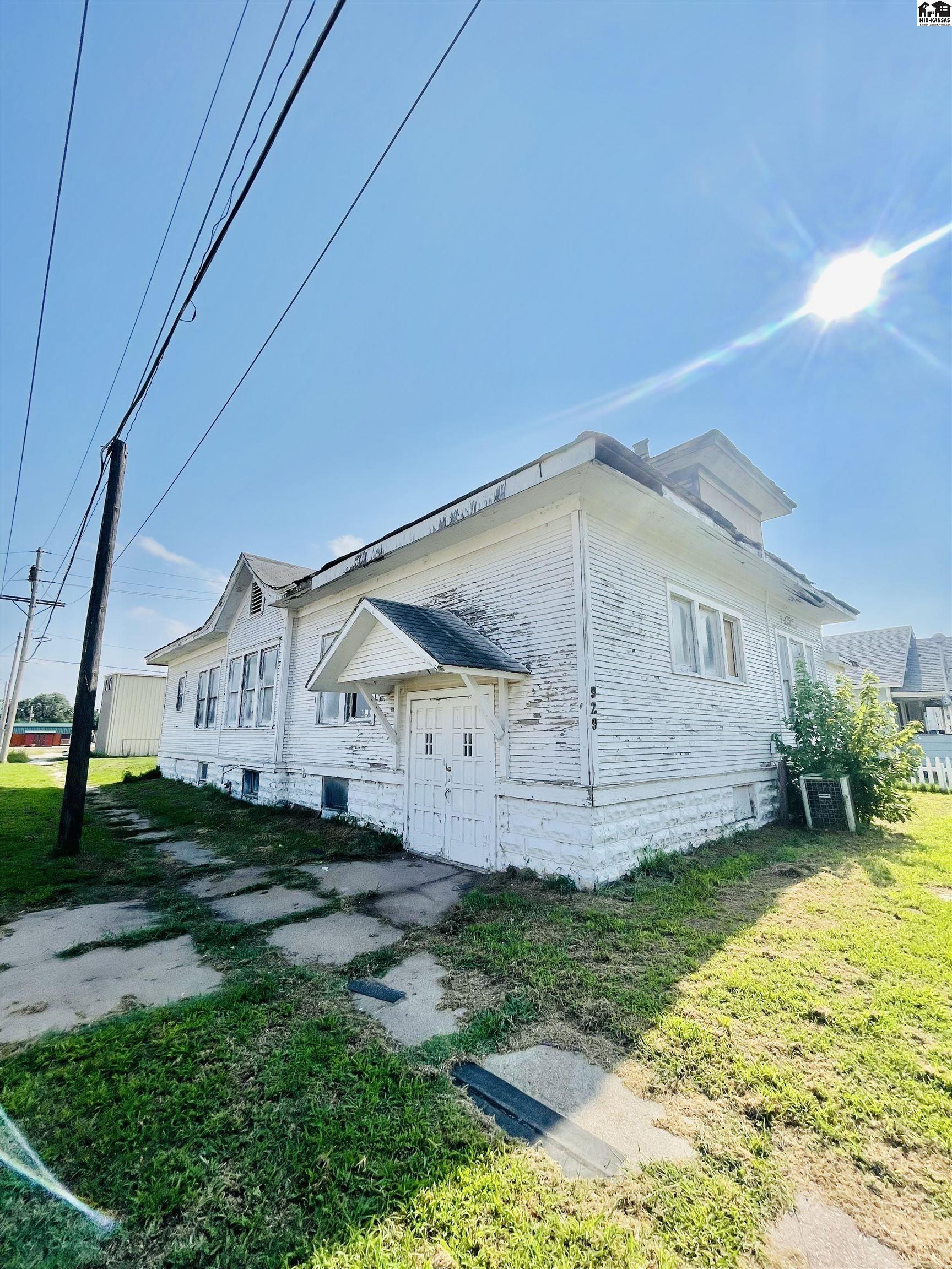 929 E 5th Avenue Hutchinson KS 67501