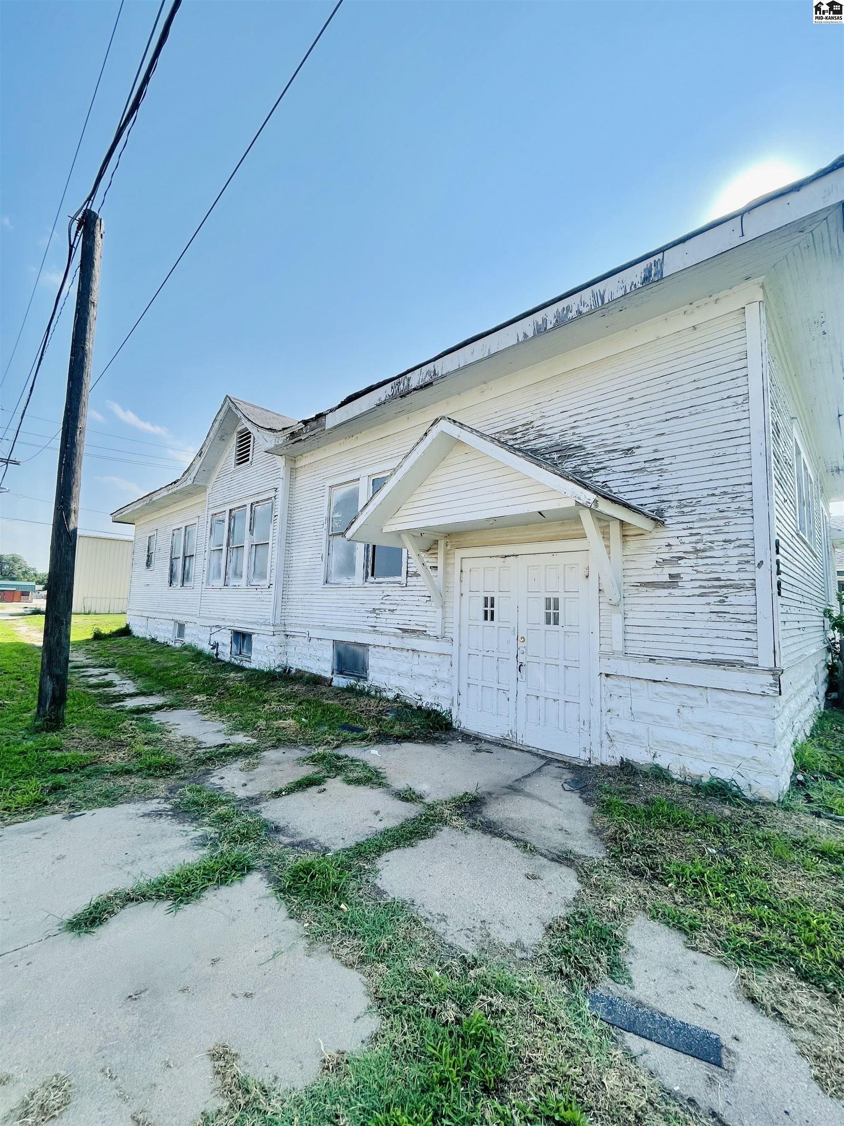 929 E 5th Avenue Hutchinson KS 67501