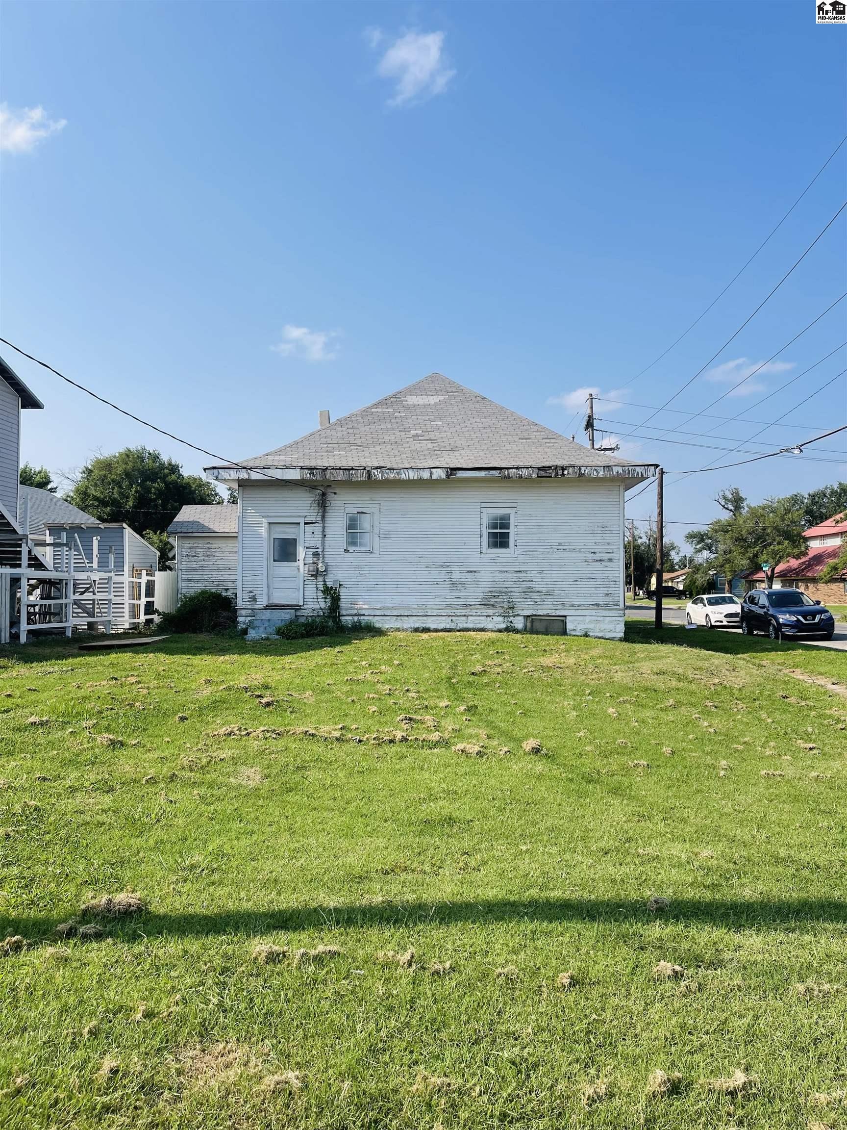 929 E 5th Avenue Hutchinson KS 67501