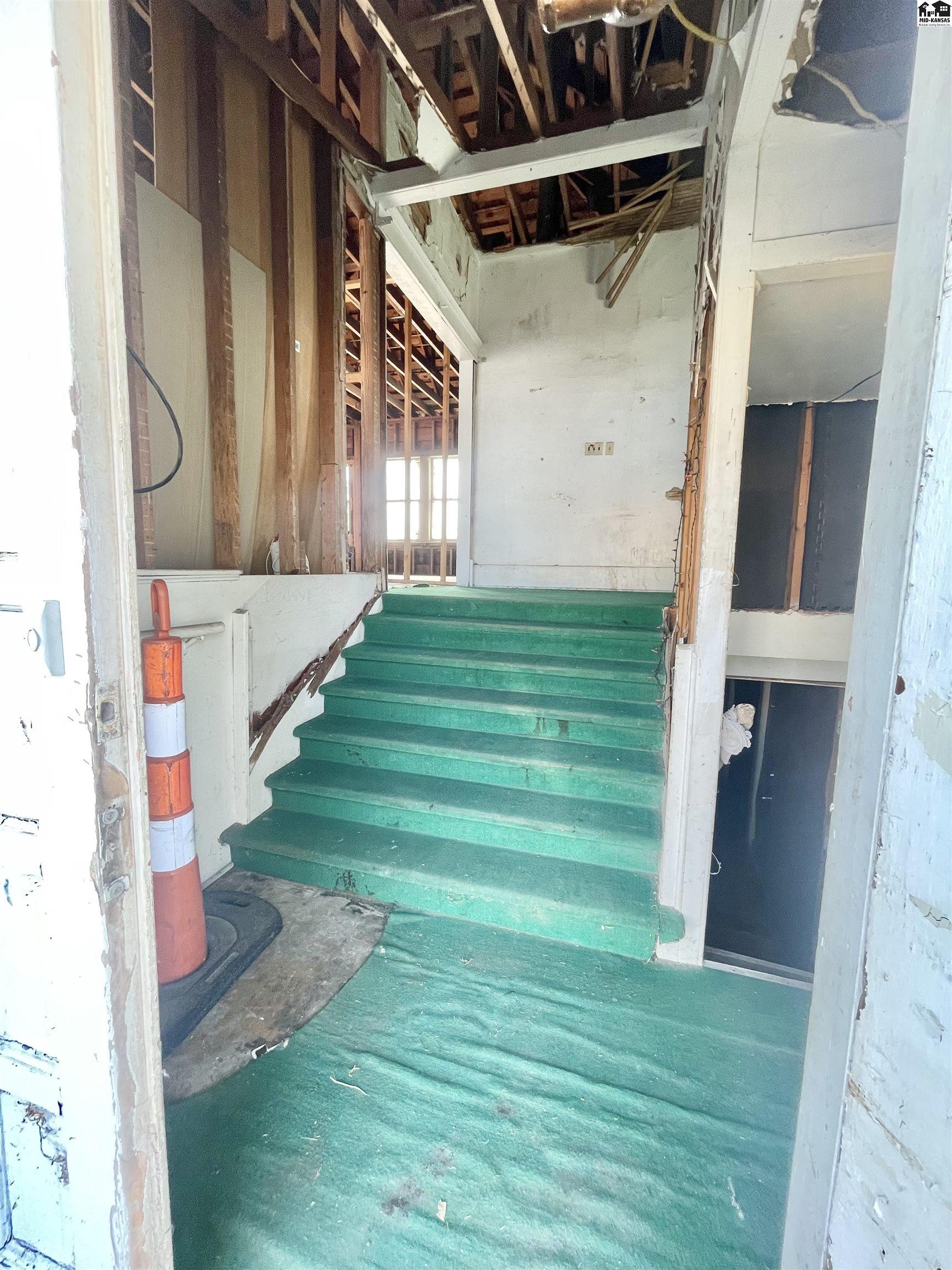 929 E 5th Avenue Hutchinson KS 67501