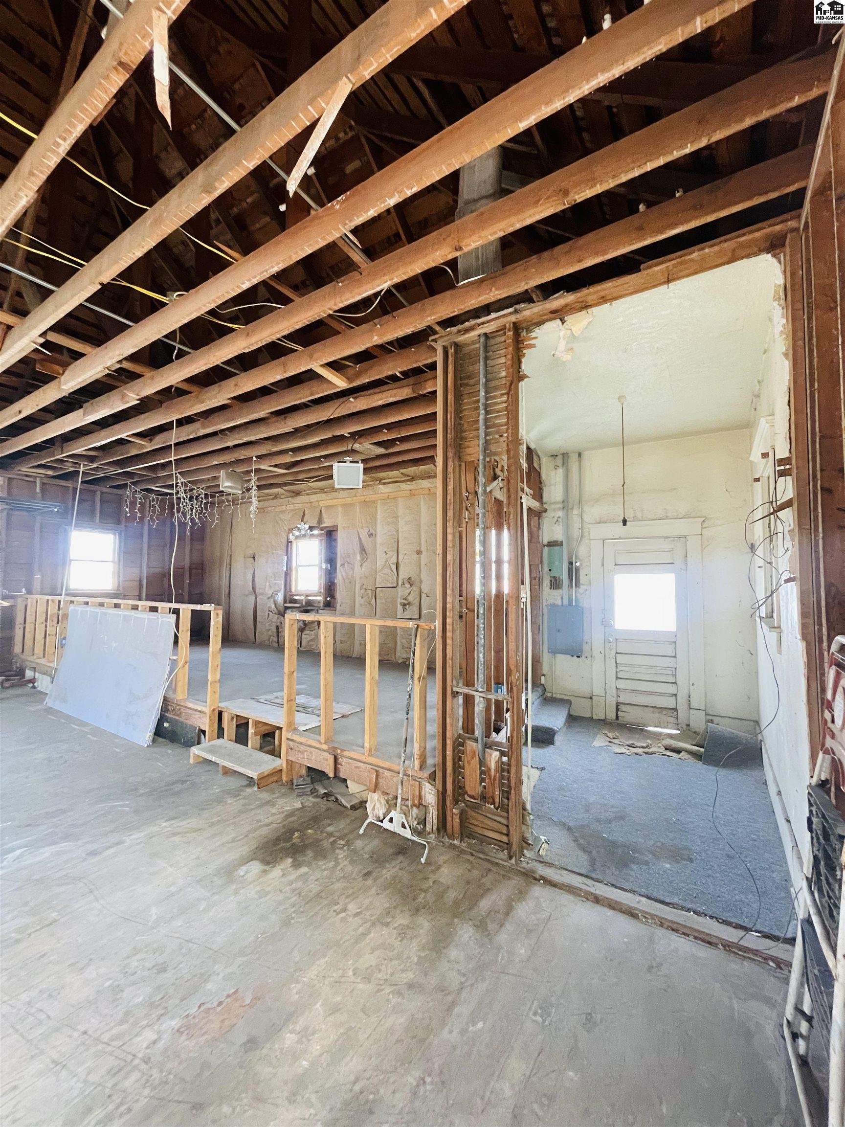 929 E 5th Avenue Hutchinson KS 67501