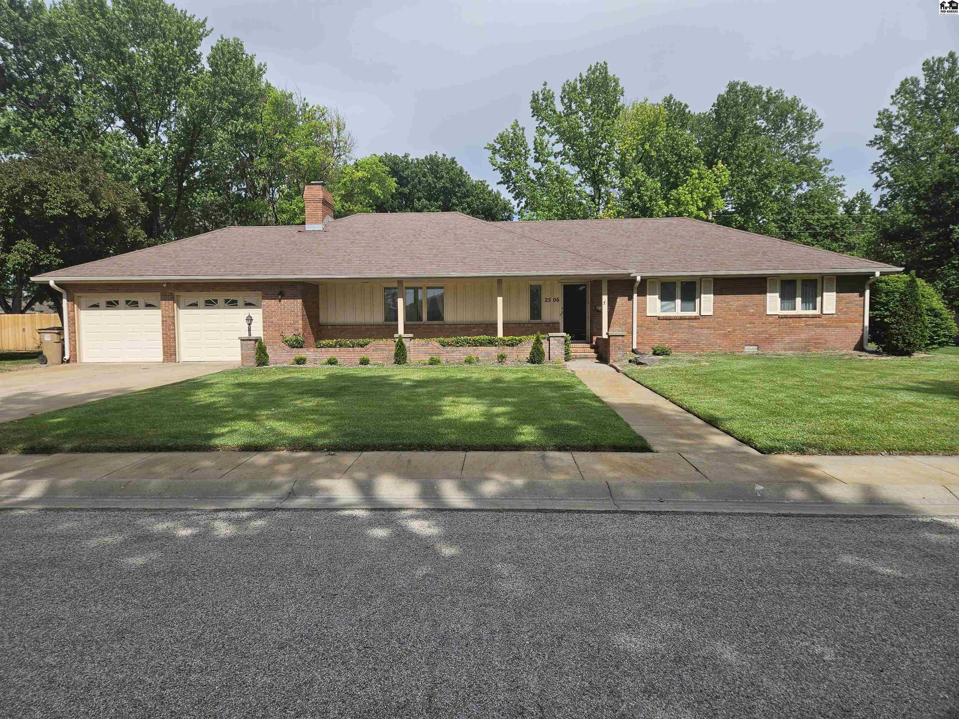 2506 Canterbury Drive Hutchinson KS 67502
