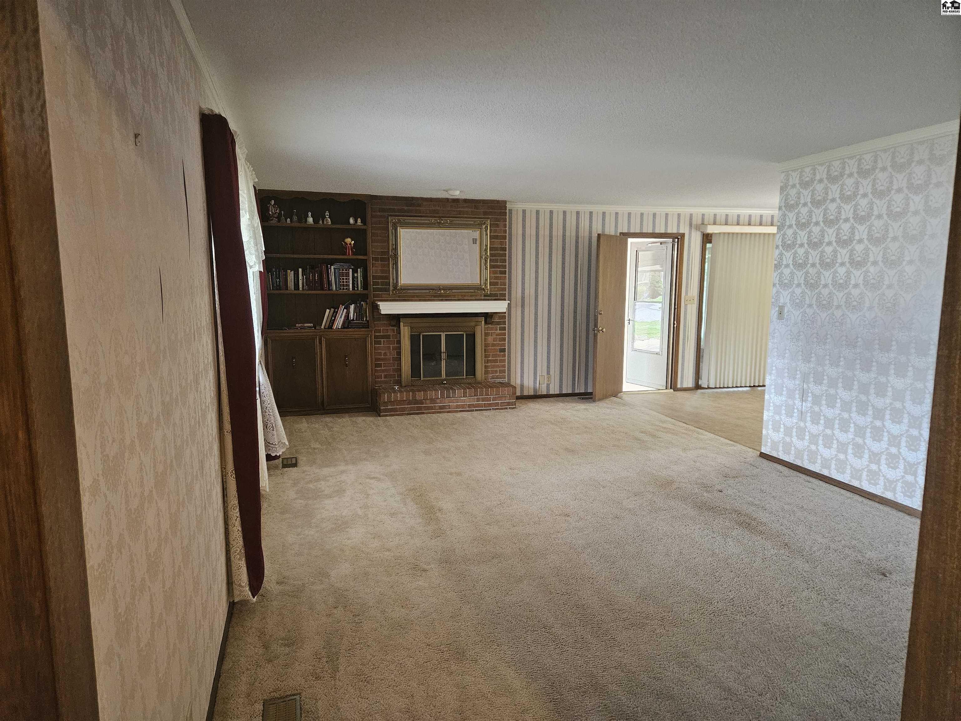 2506 Canterbury Drive Hutchinson KS 67502