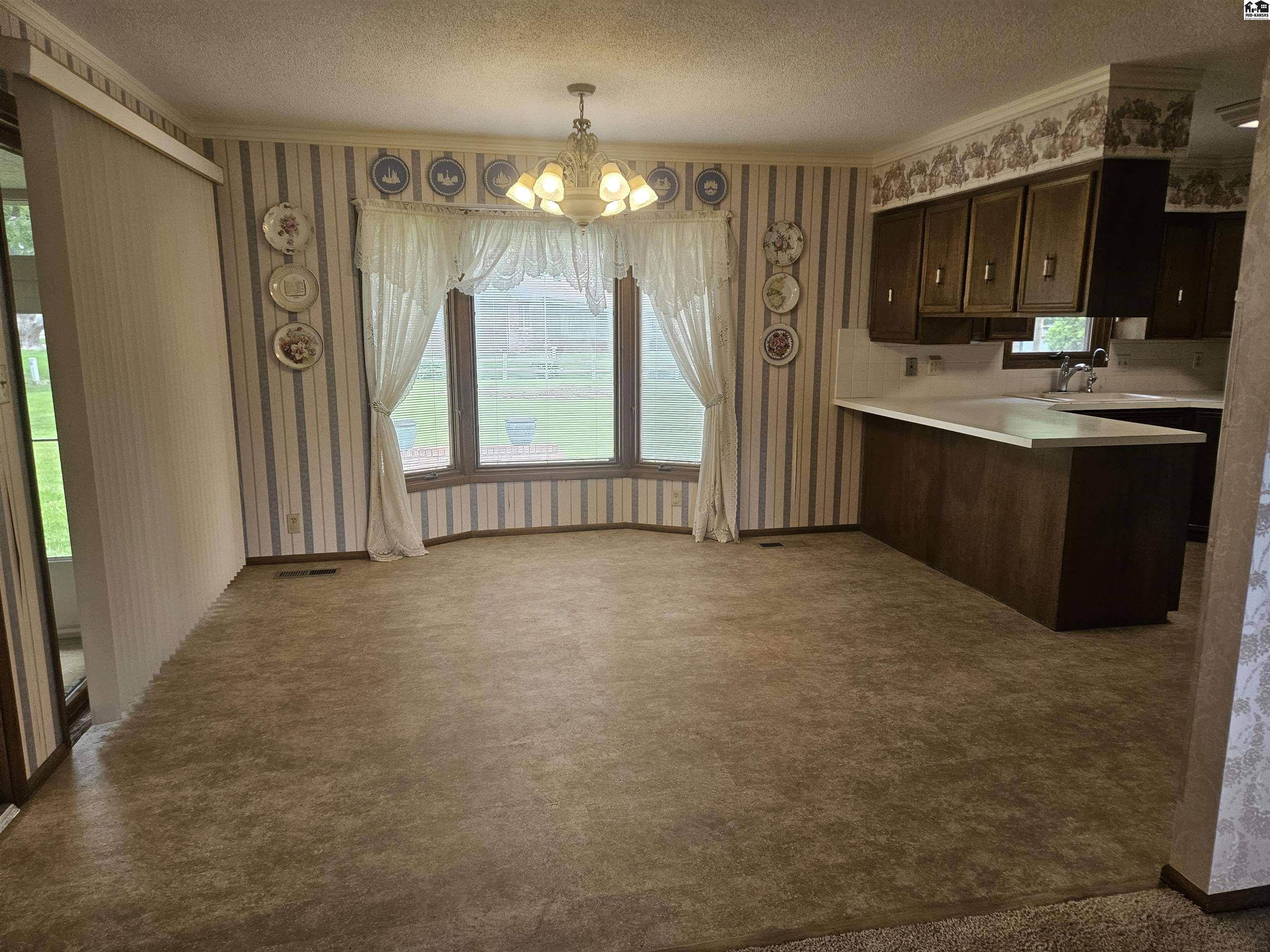 2506 Canterbury Drive Hutchinson KS 67502