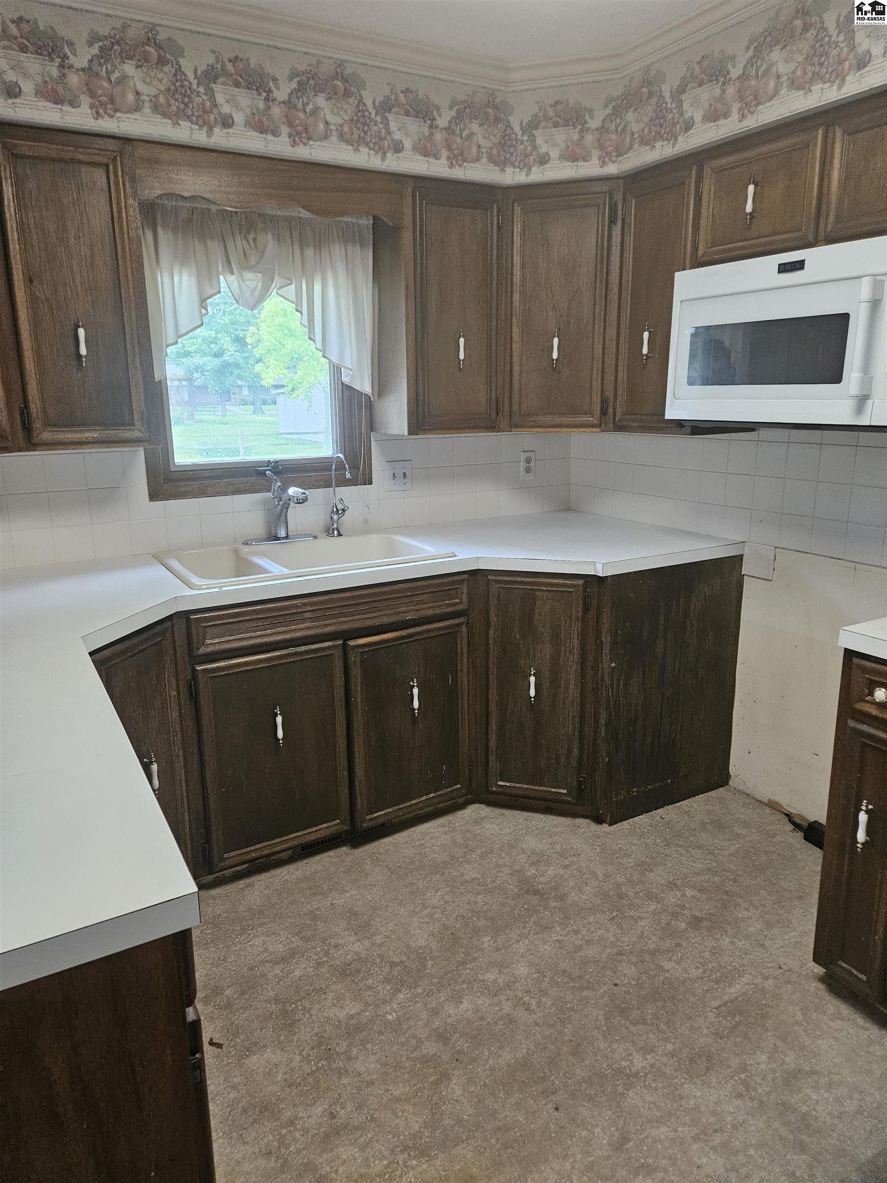 2506 Canterbury Drive Hutchinson KS 67502