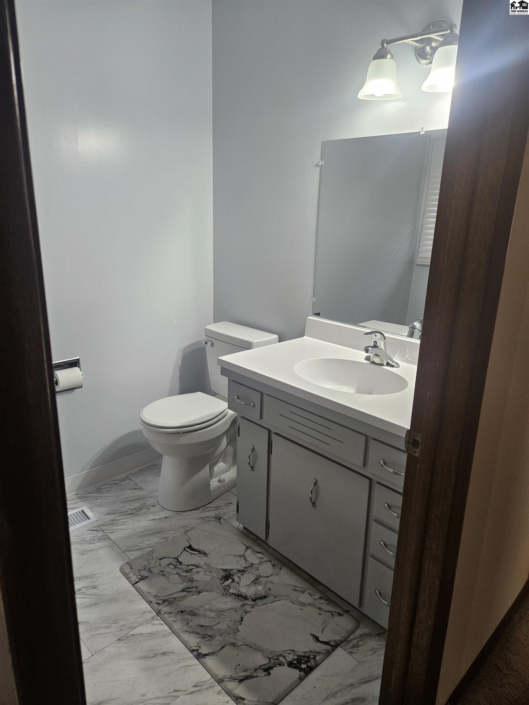 2506 Canterbury Drive Hutchinson KS 67502