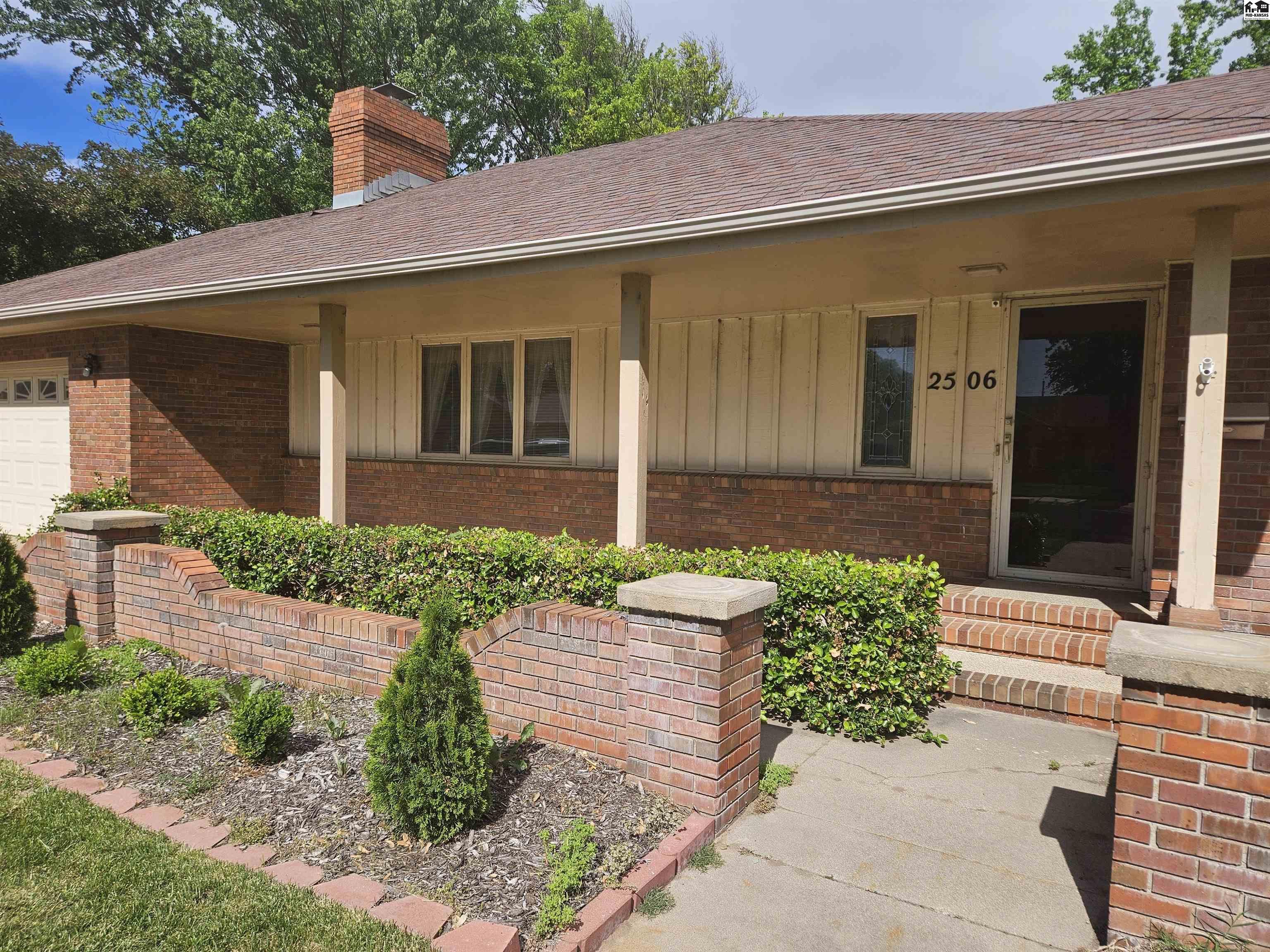 2506 Canterbury Drive Hutchinson KS 67502