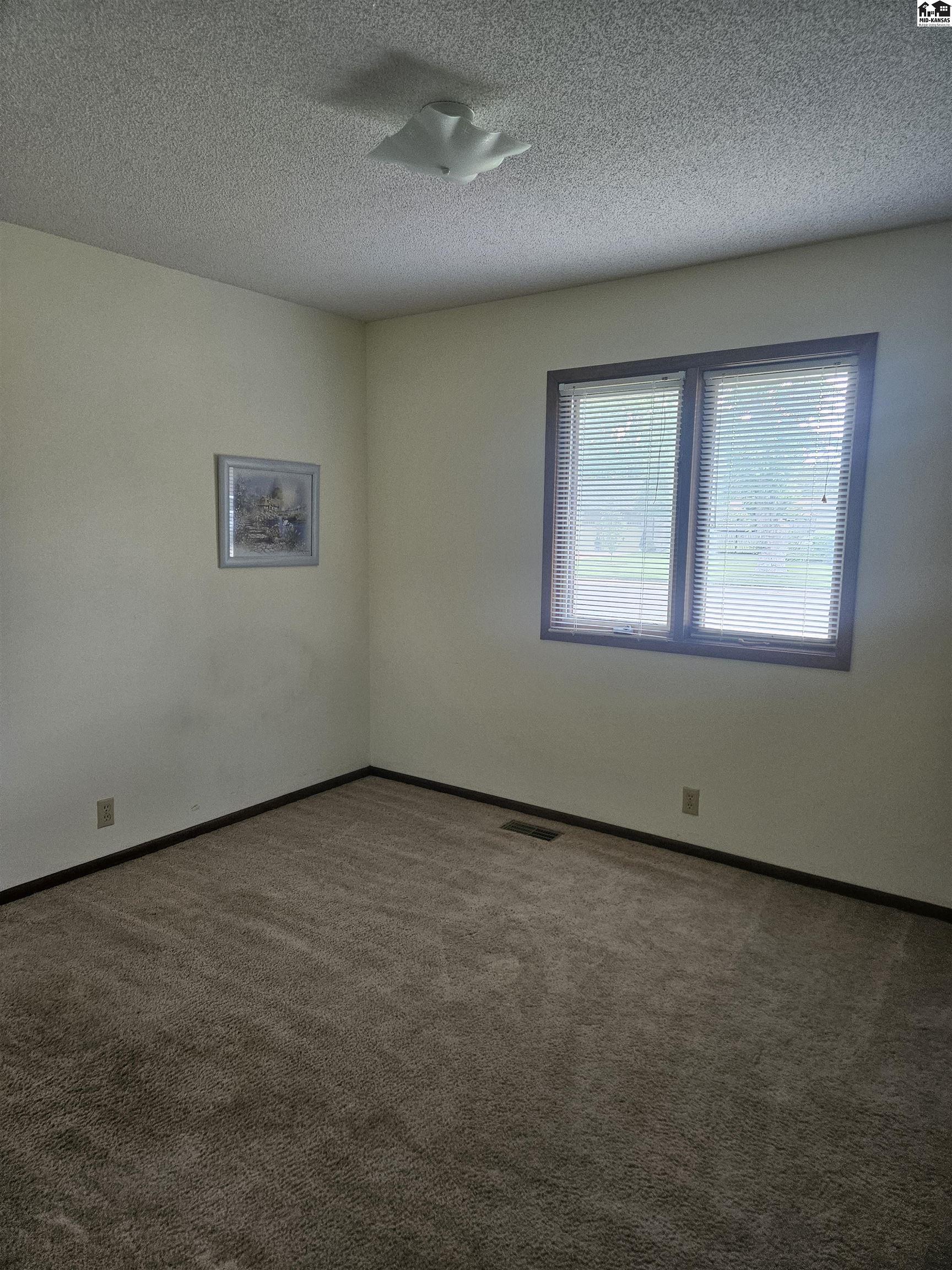 2506 Canterbury Drive Hutchinson KS 67502