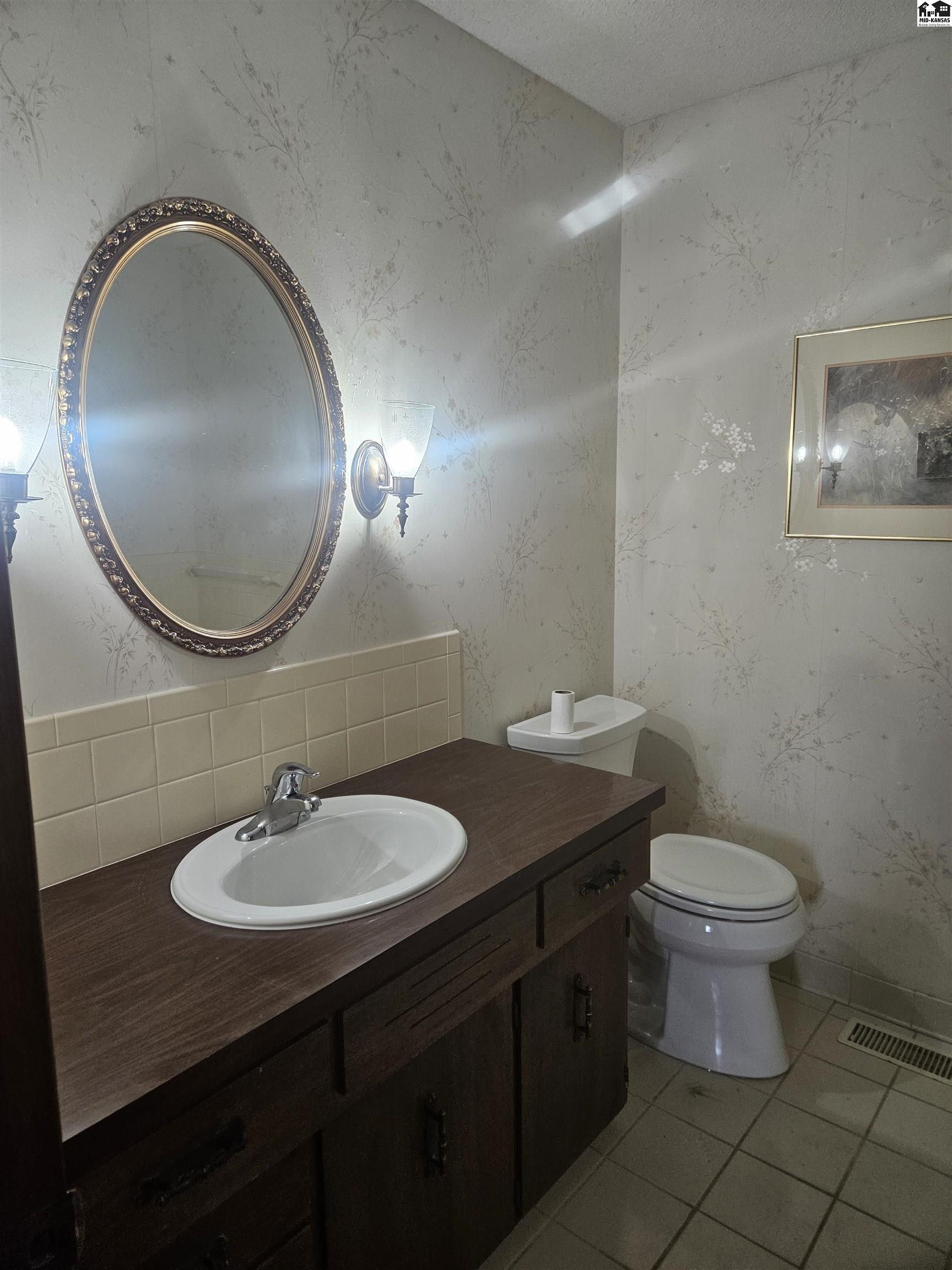 2506 Canterbury Drive Hutchinson KS 67502