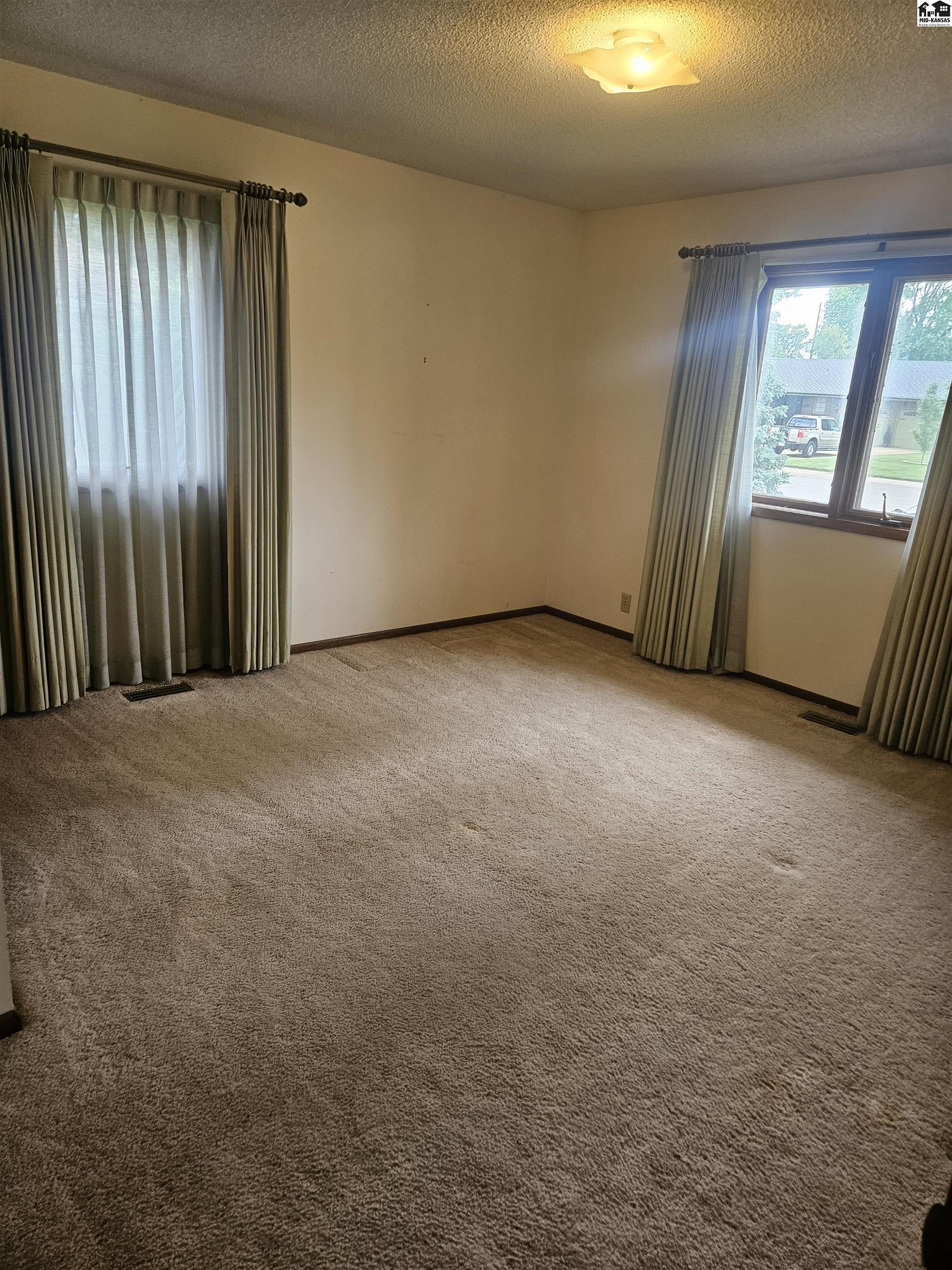 2506 Canterbury Drive Hutchinson KS 67502