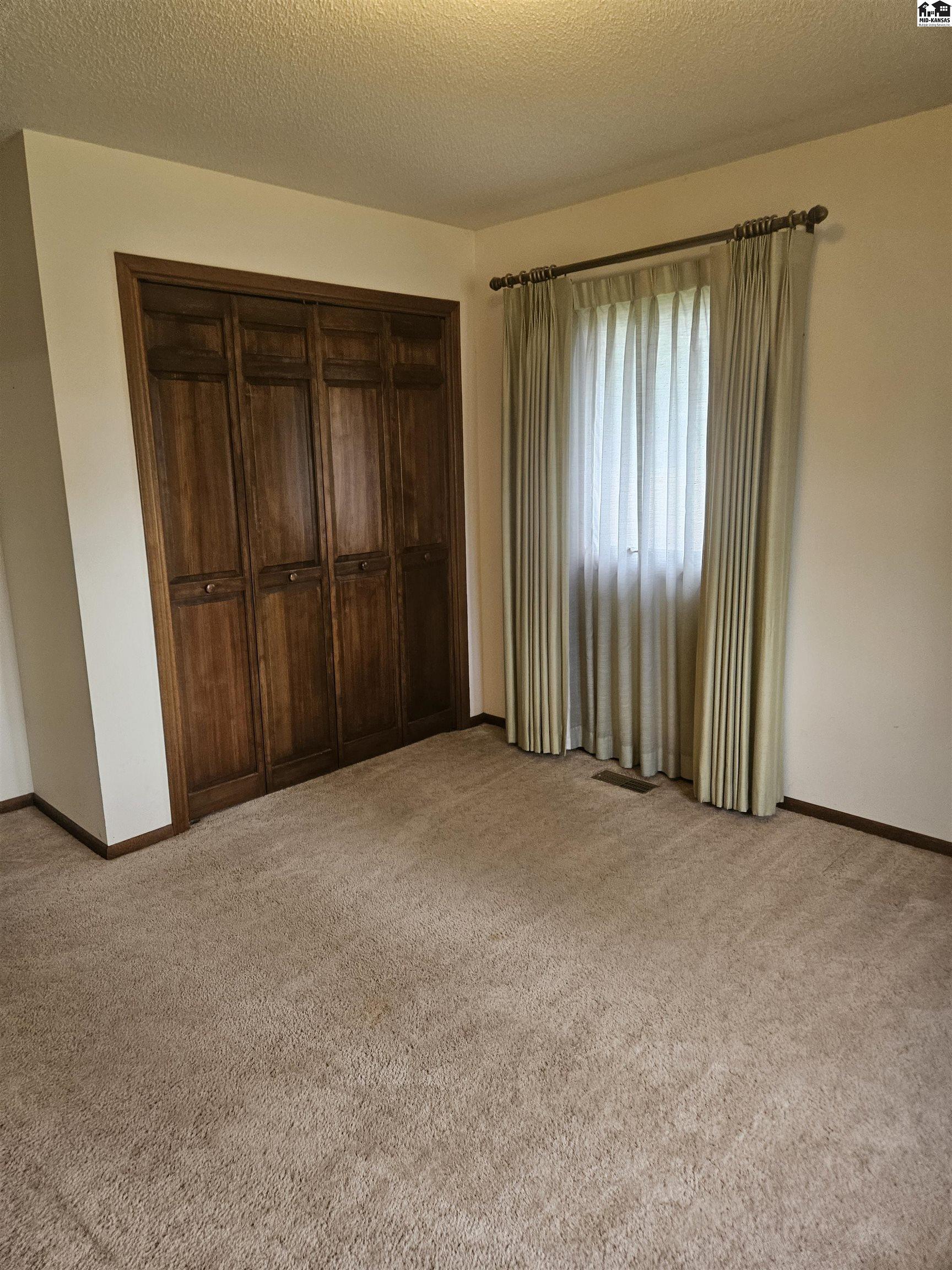 2506 Canterbury Drive Hutchinson KS 67502