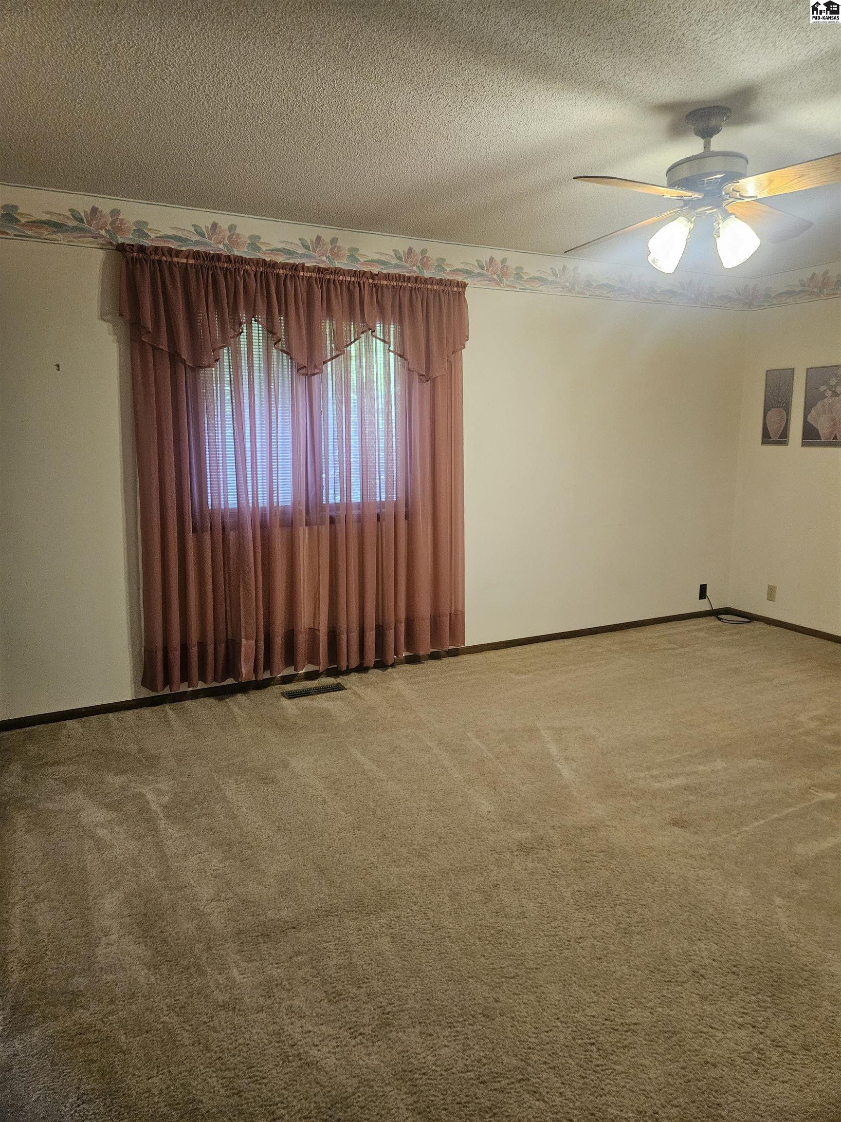 2506 Canterbury Drive Hutchinson KS 67502