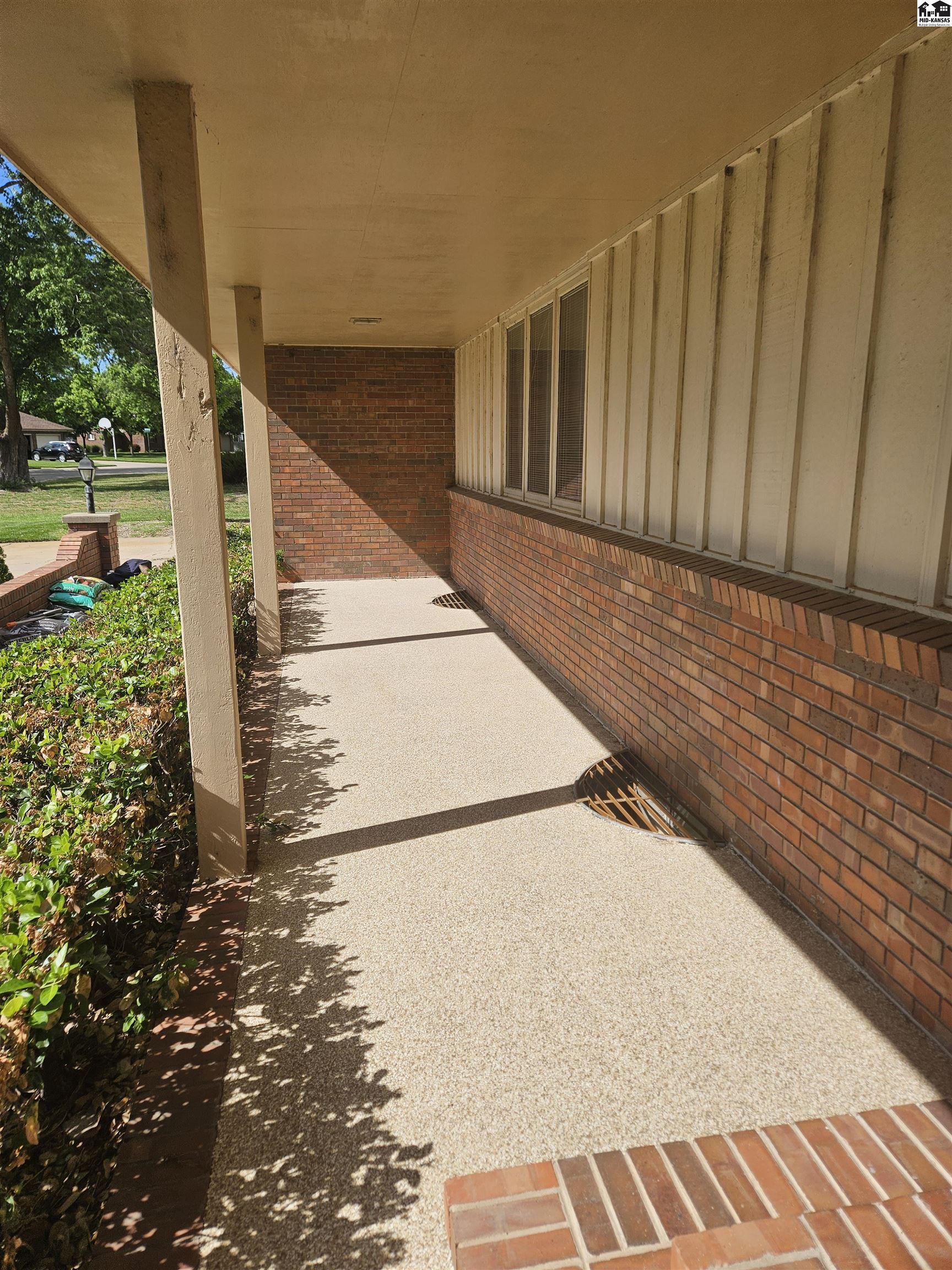 2506 Canterbury Drive Hutchinson KS 67502