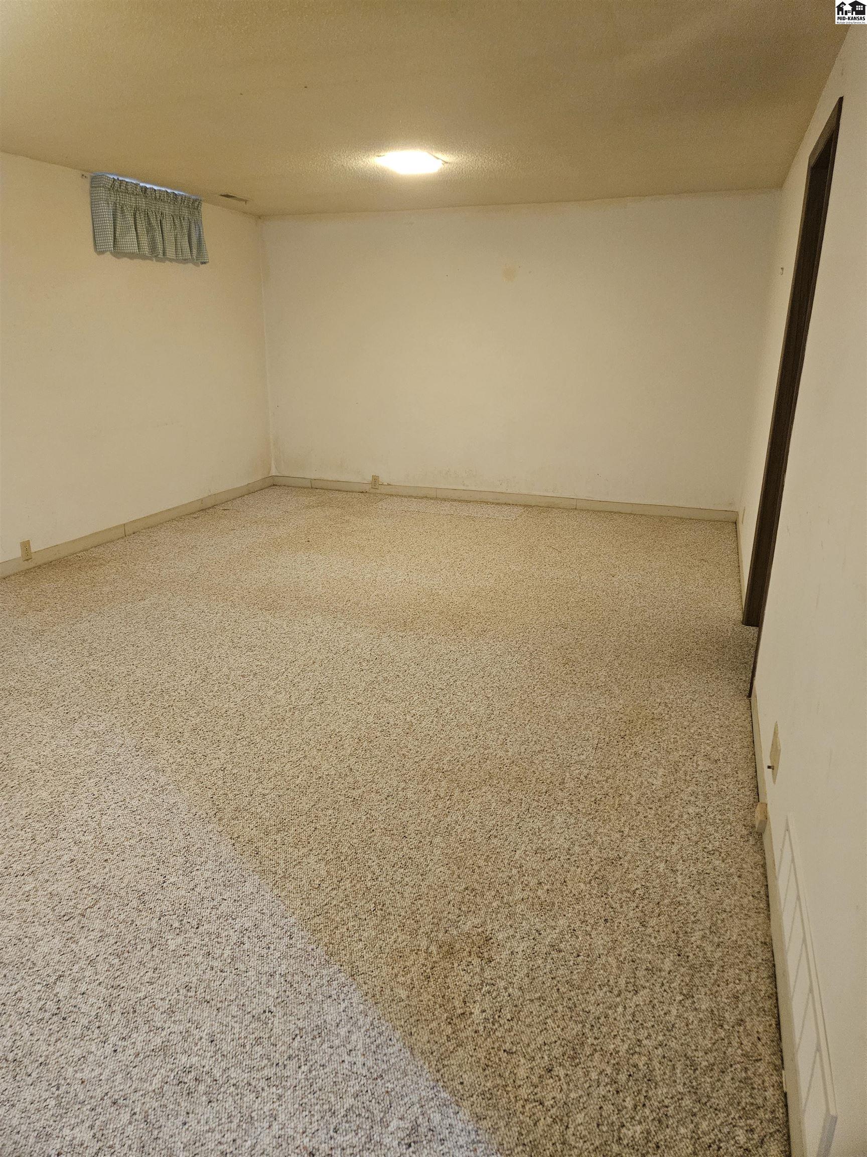 2506 Canterbury Drive Hutchinson KS 67502