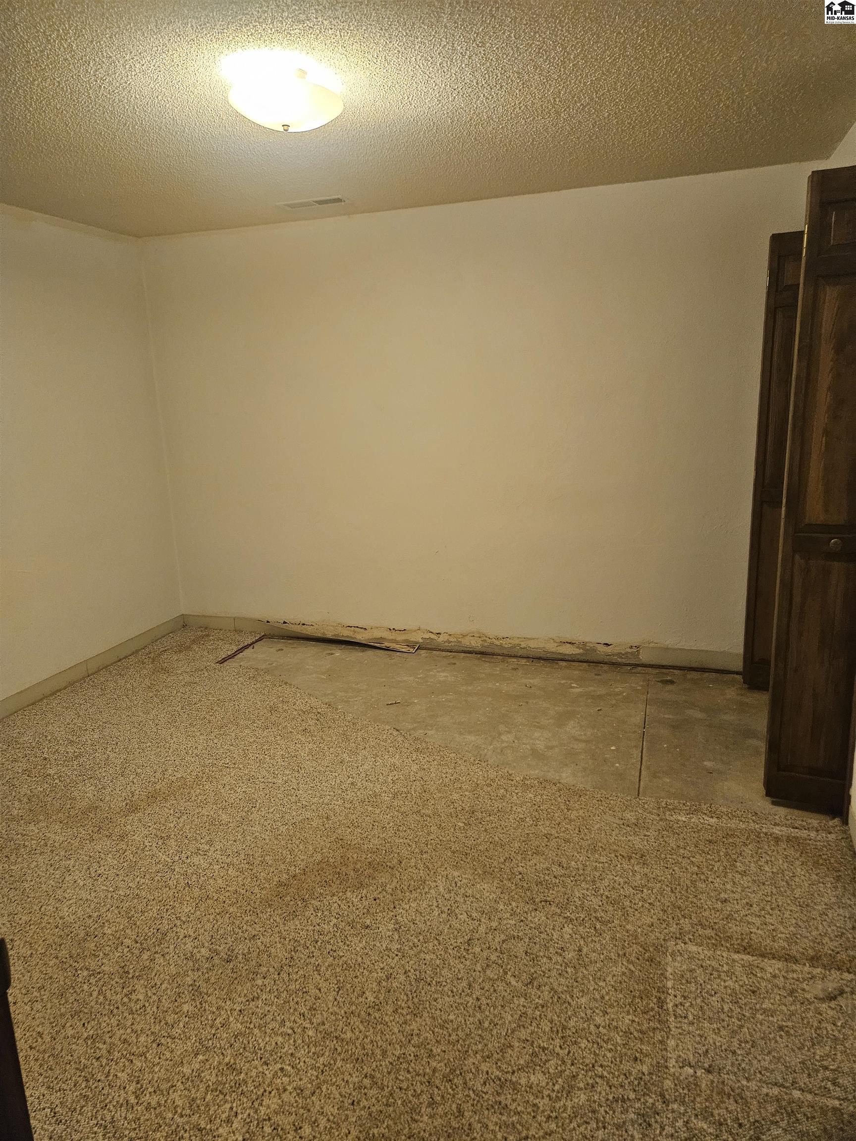 2506 Canterbury Drive Hutchinson KS 67502