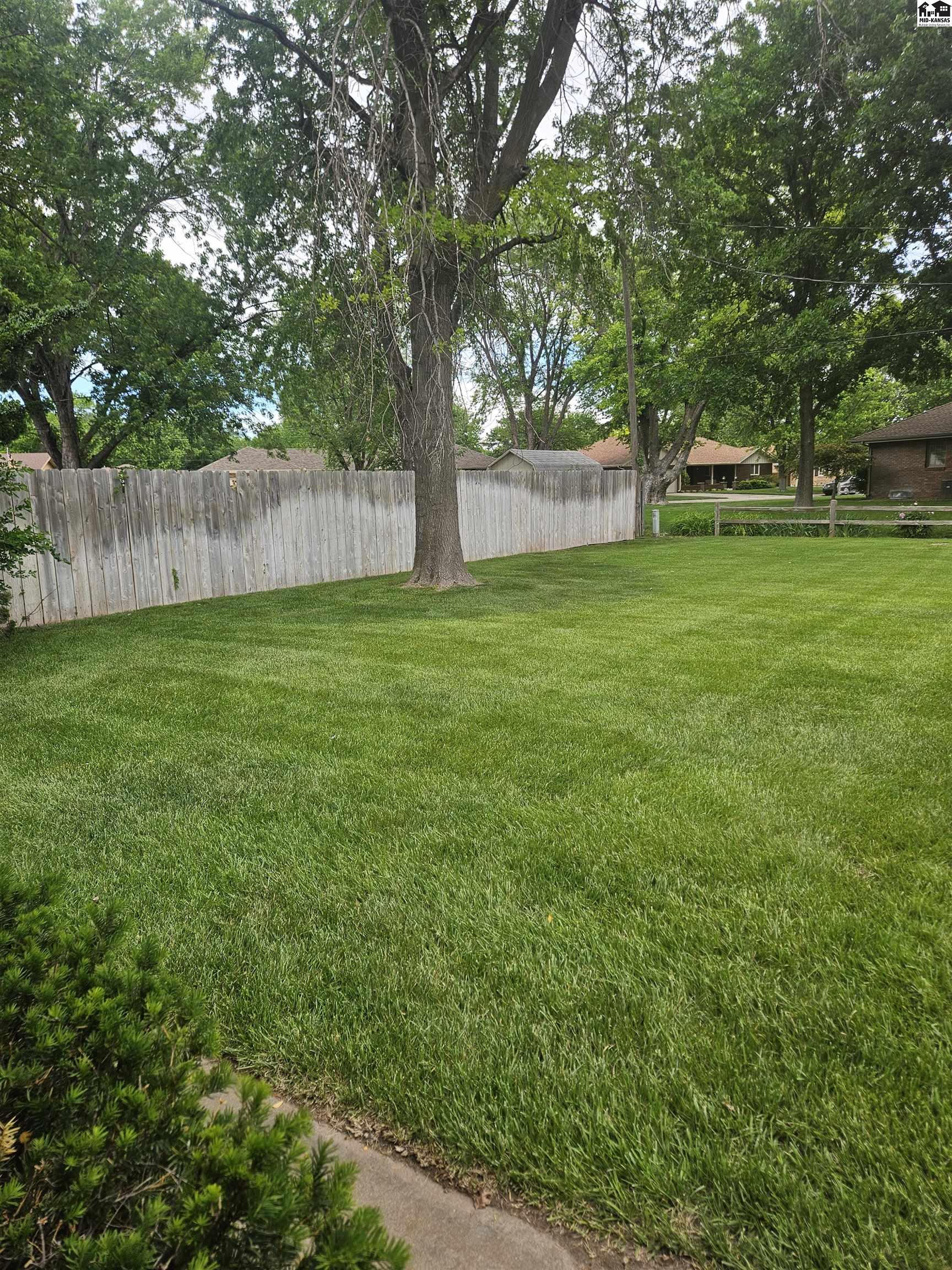 2506 Canterbury Drive Hutchinson KS 67502