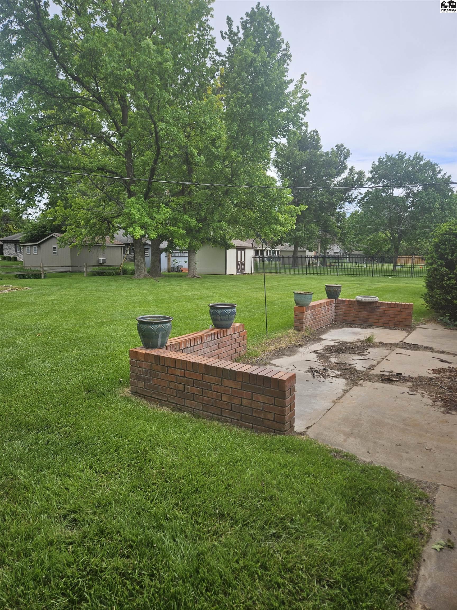 2506 Canterbury Drive Hutchinson KS 67502