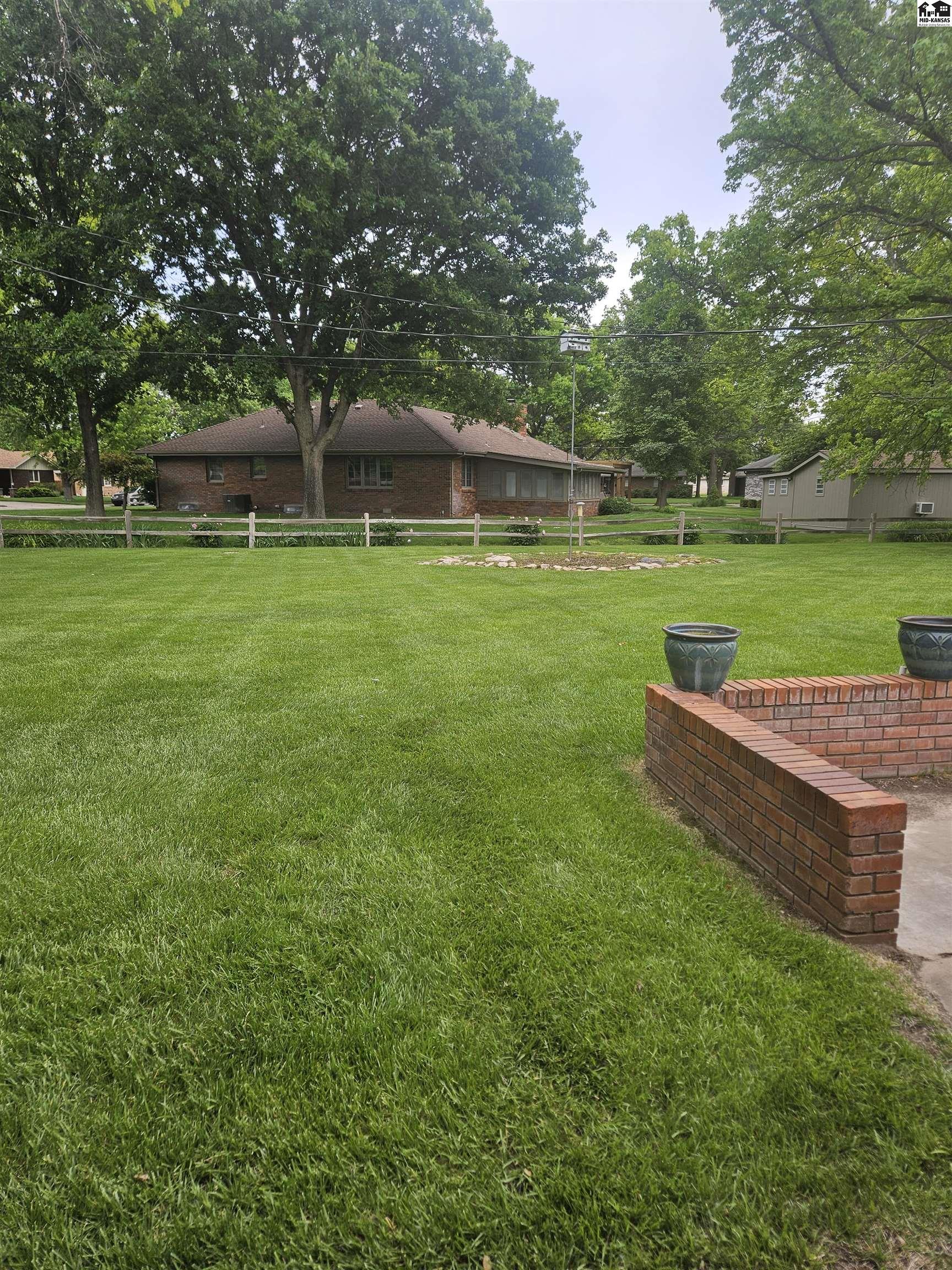 2506 Canterbury Drive Hutchinson KS 67502