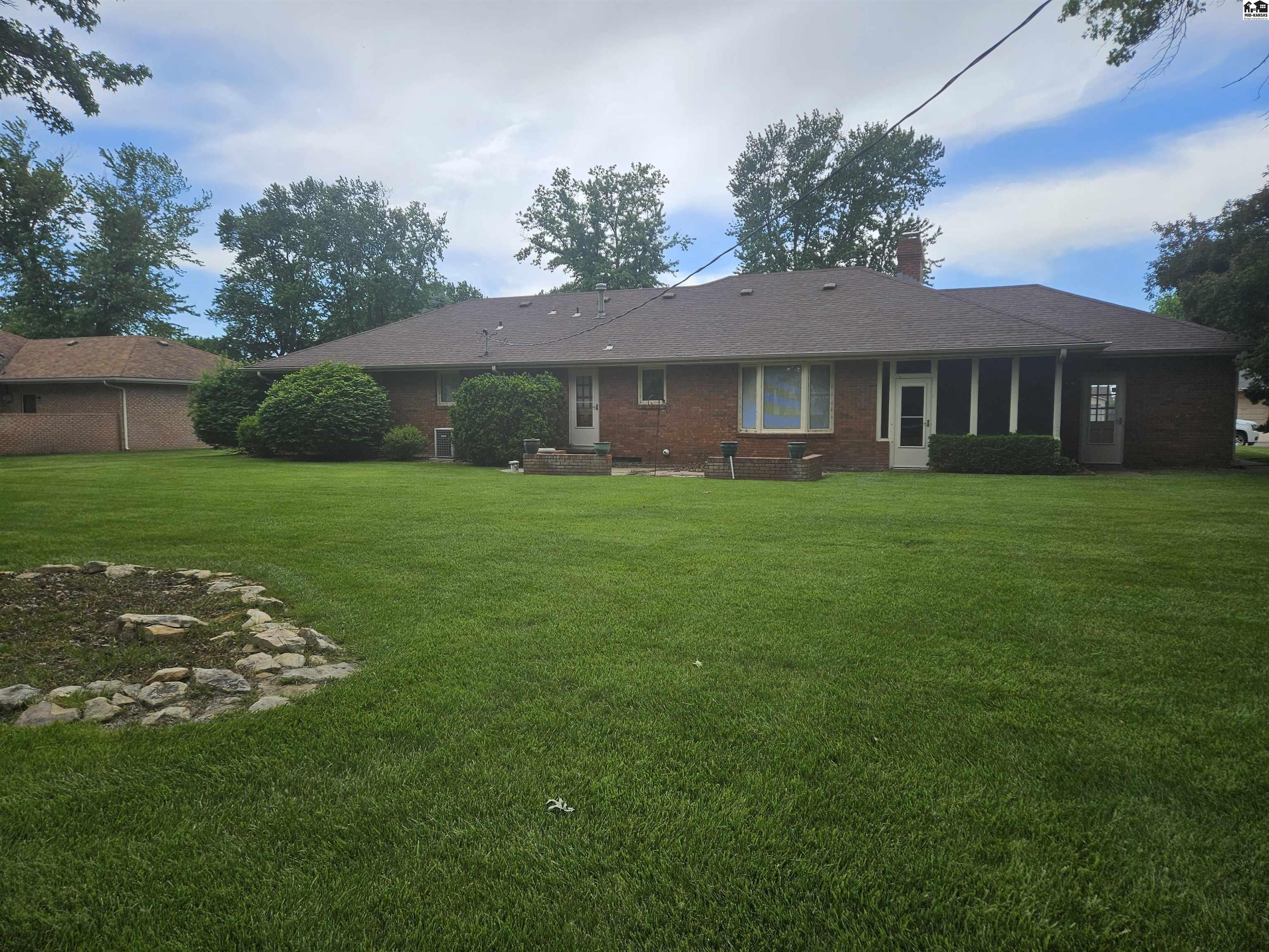 2506 Canterbury Drive Hutchinson KS 67502