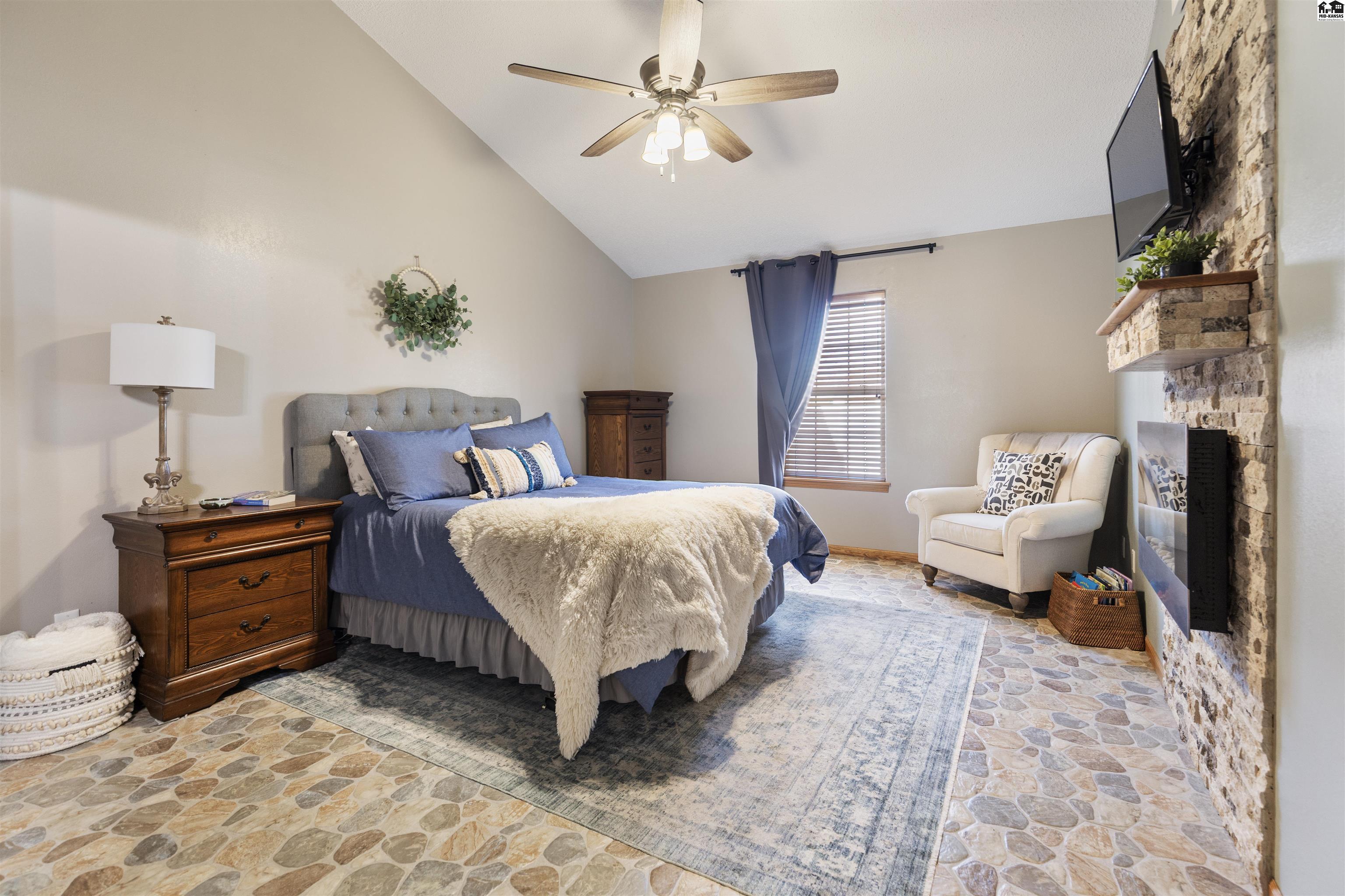 1306 Stone Bridge Drive Hutchinson KS 67502