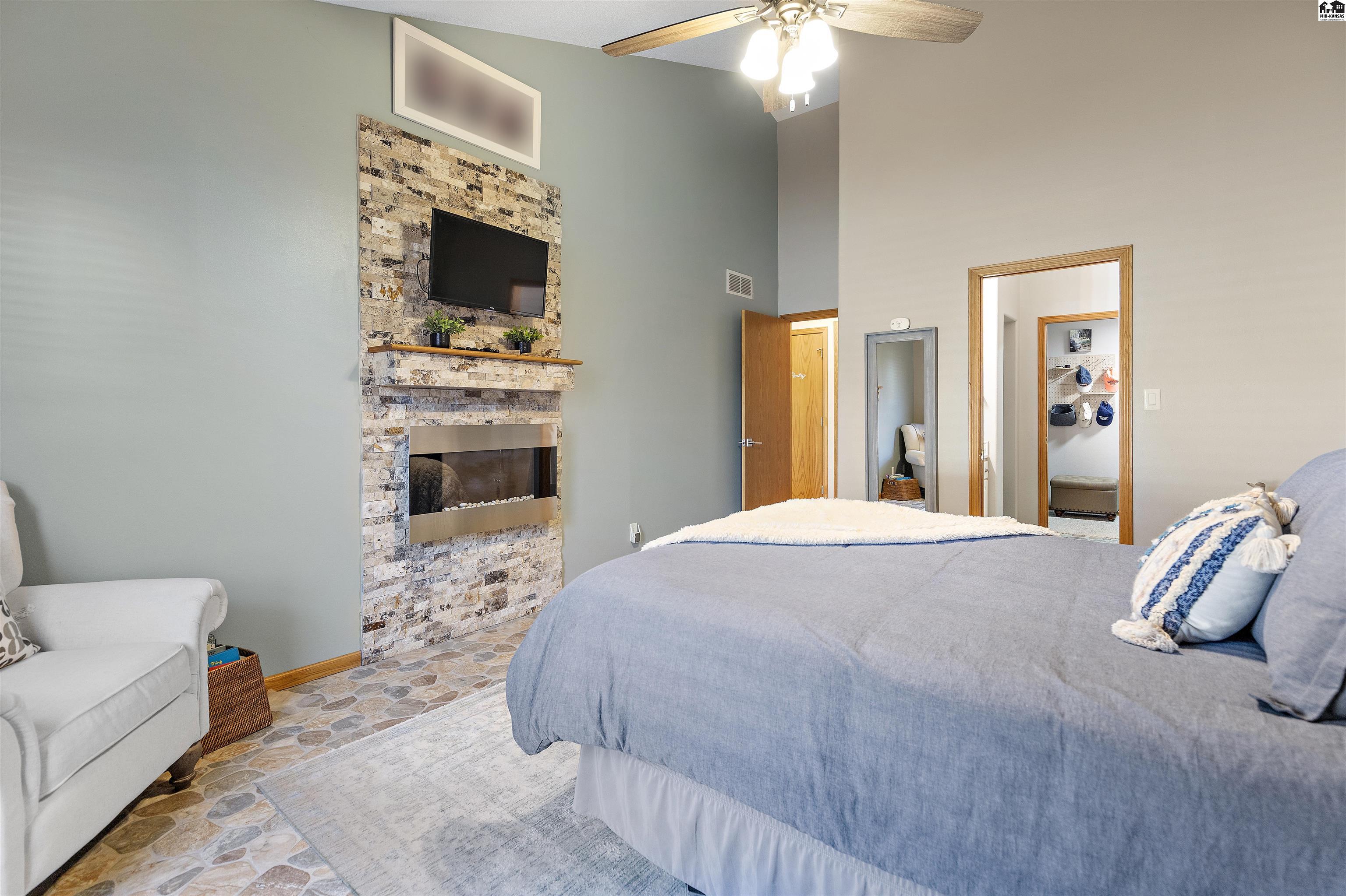 1306 Stone Bridge Drive Hutchinson KS 67502