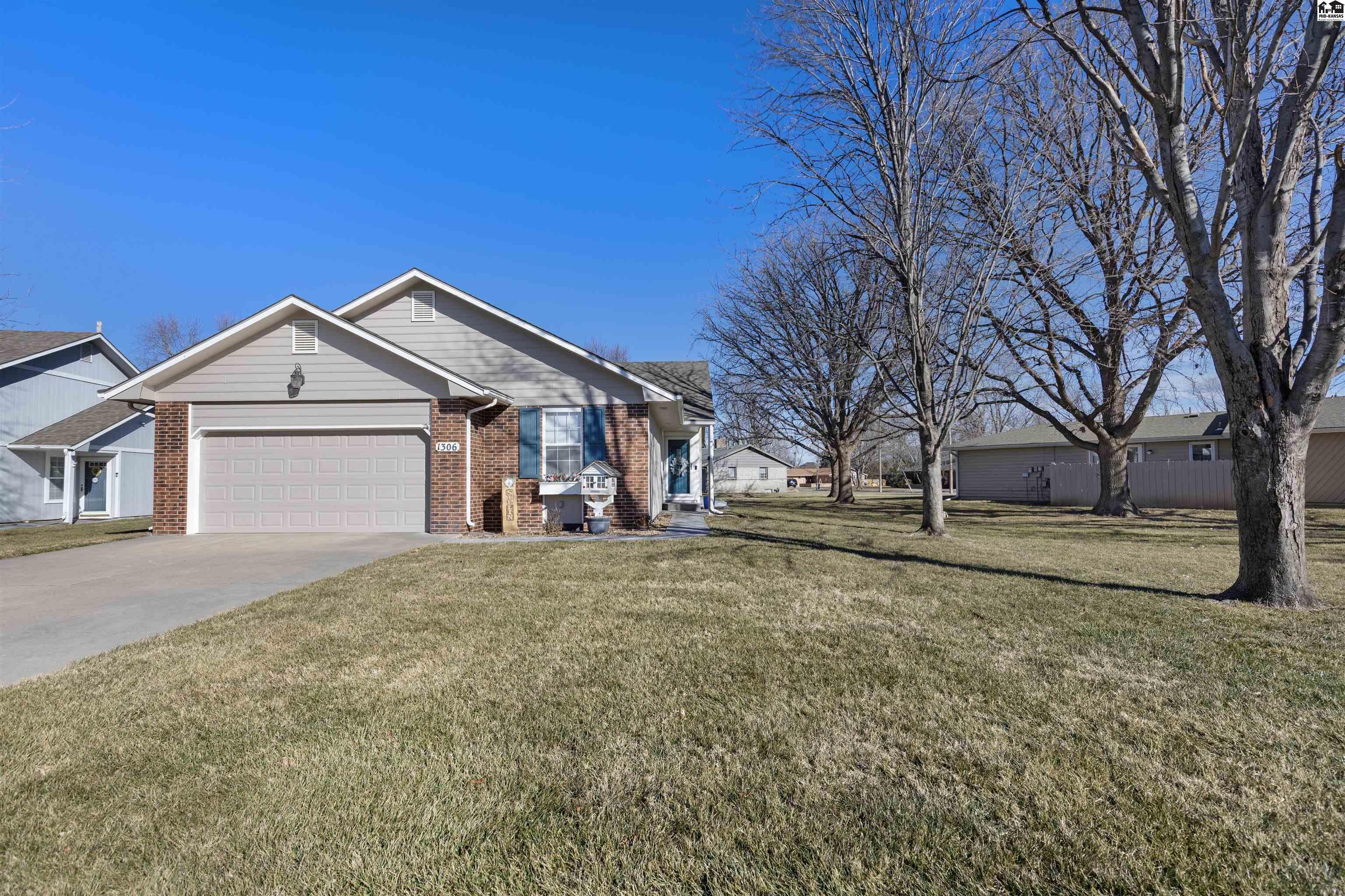 1306 Stone Bridge Drive Hutchinson KS 67502