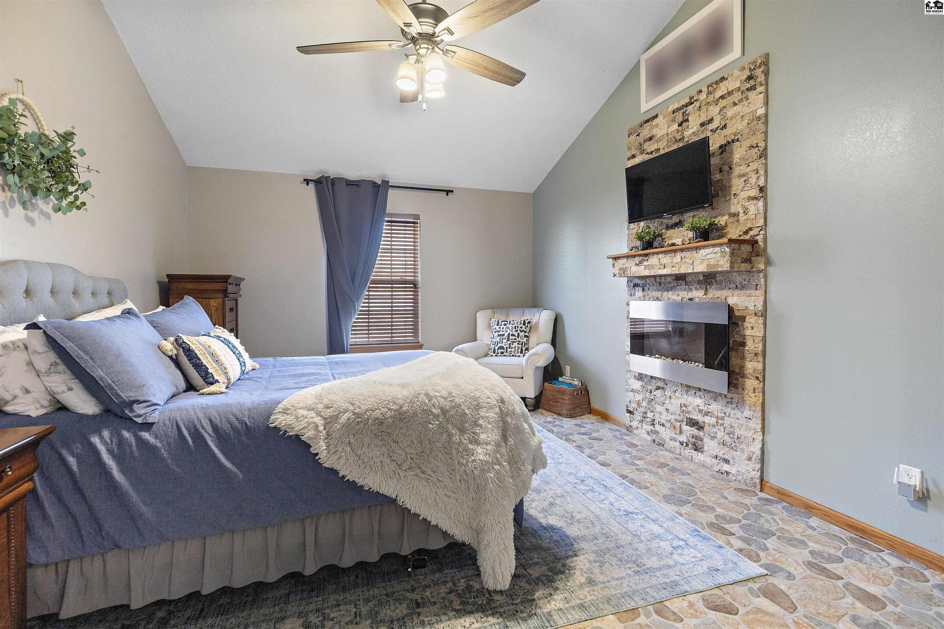 1306 Stone Bridge Drive Hutchinson KS 67502