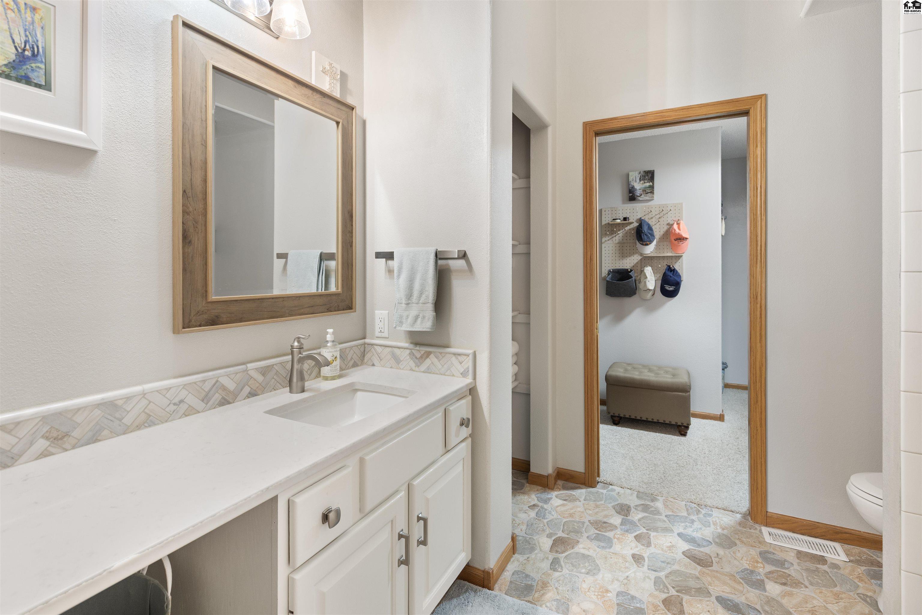 1306 Stone Bridge Drive Hutchinson KS 67502