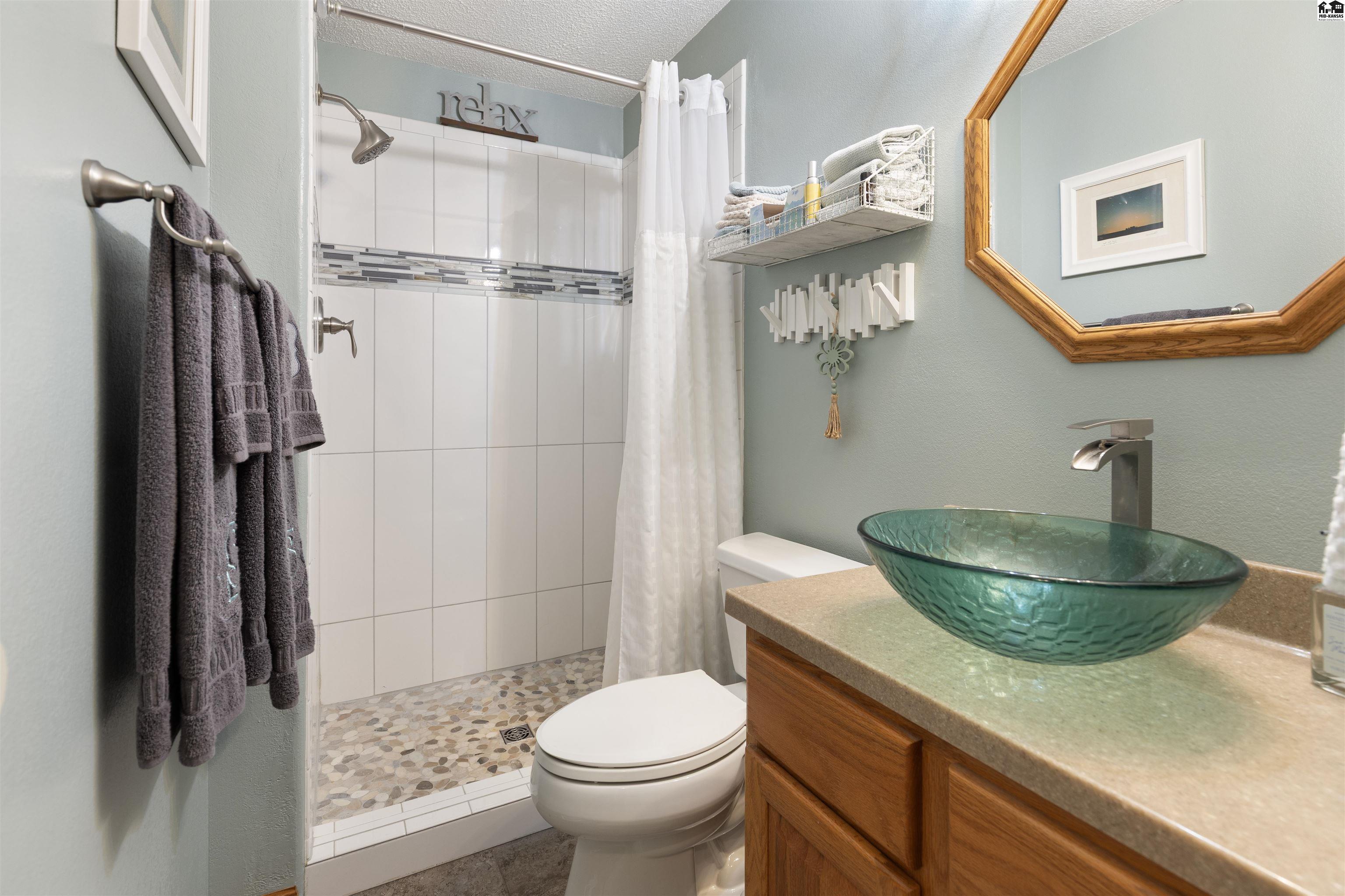 1306 Stone Bridge Drive Hutchinson KS 67502