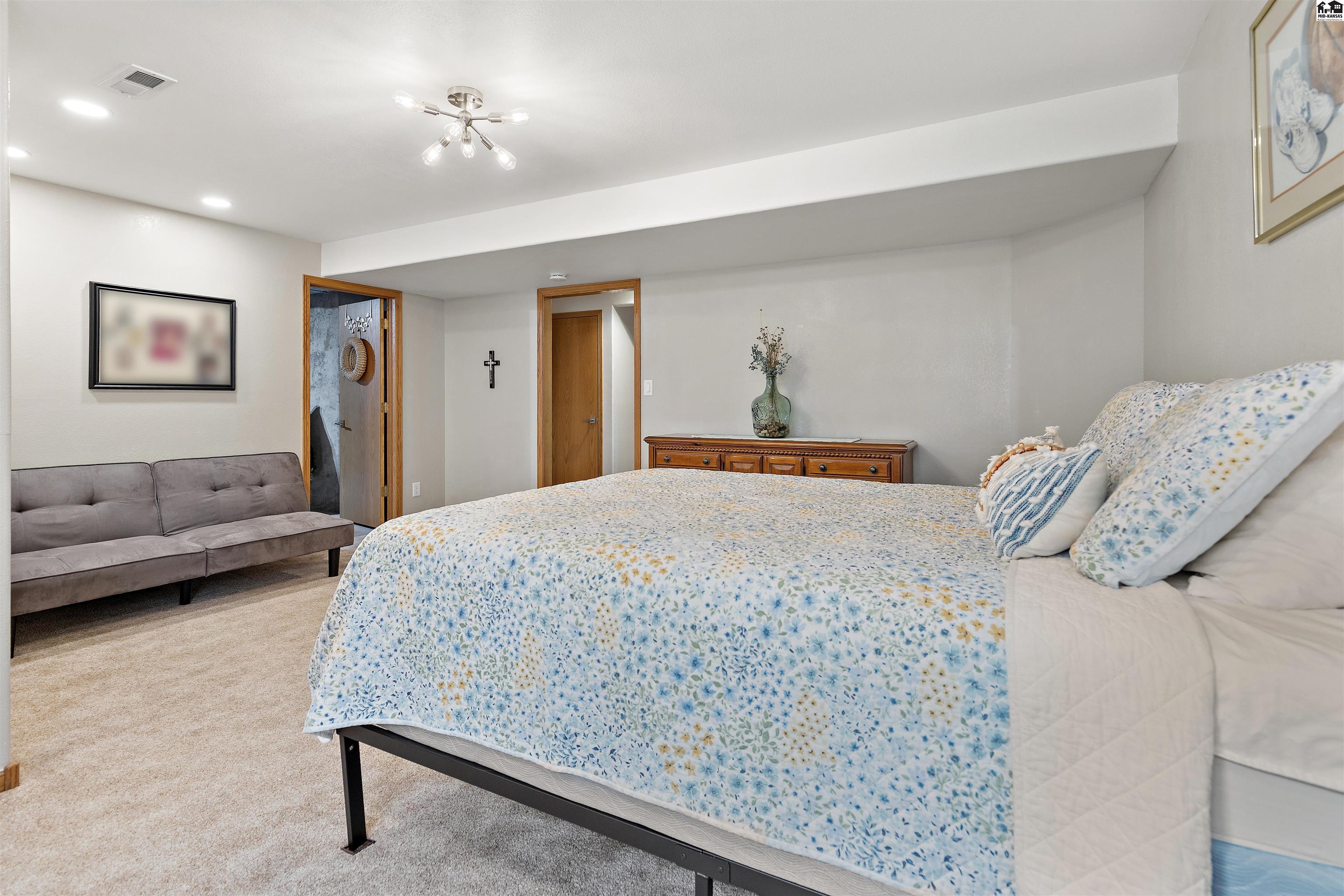 1306 Stone Bridge Drive Hutchinson KS 67502