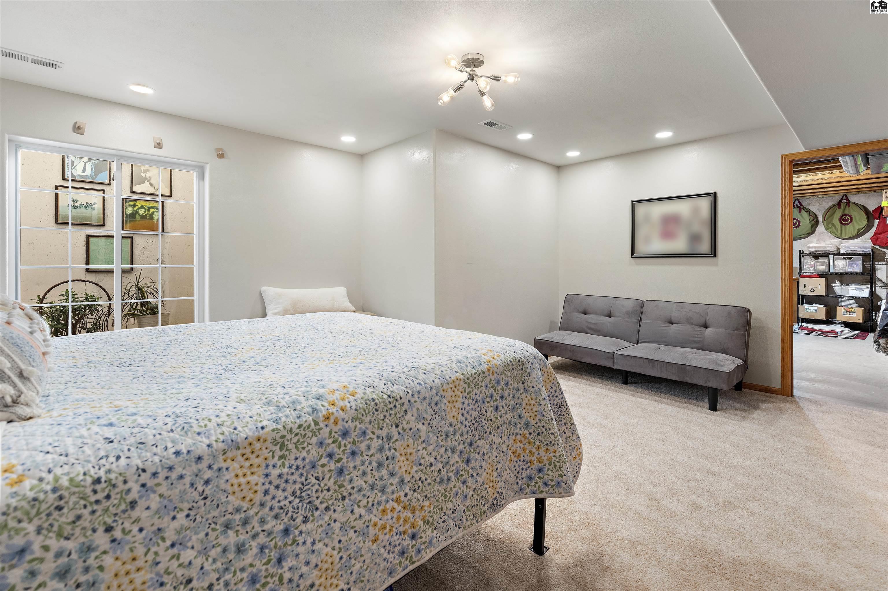 1306 Stone Bridge Drive Hutchinson KS 67502