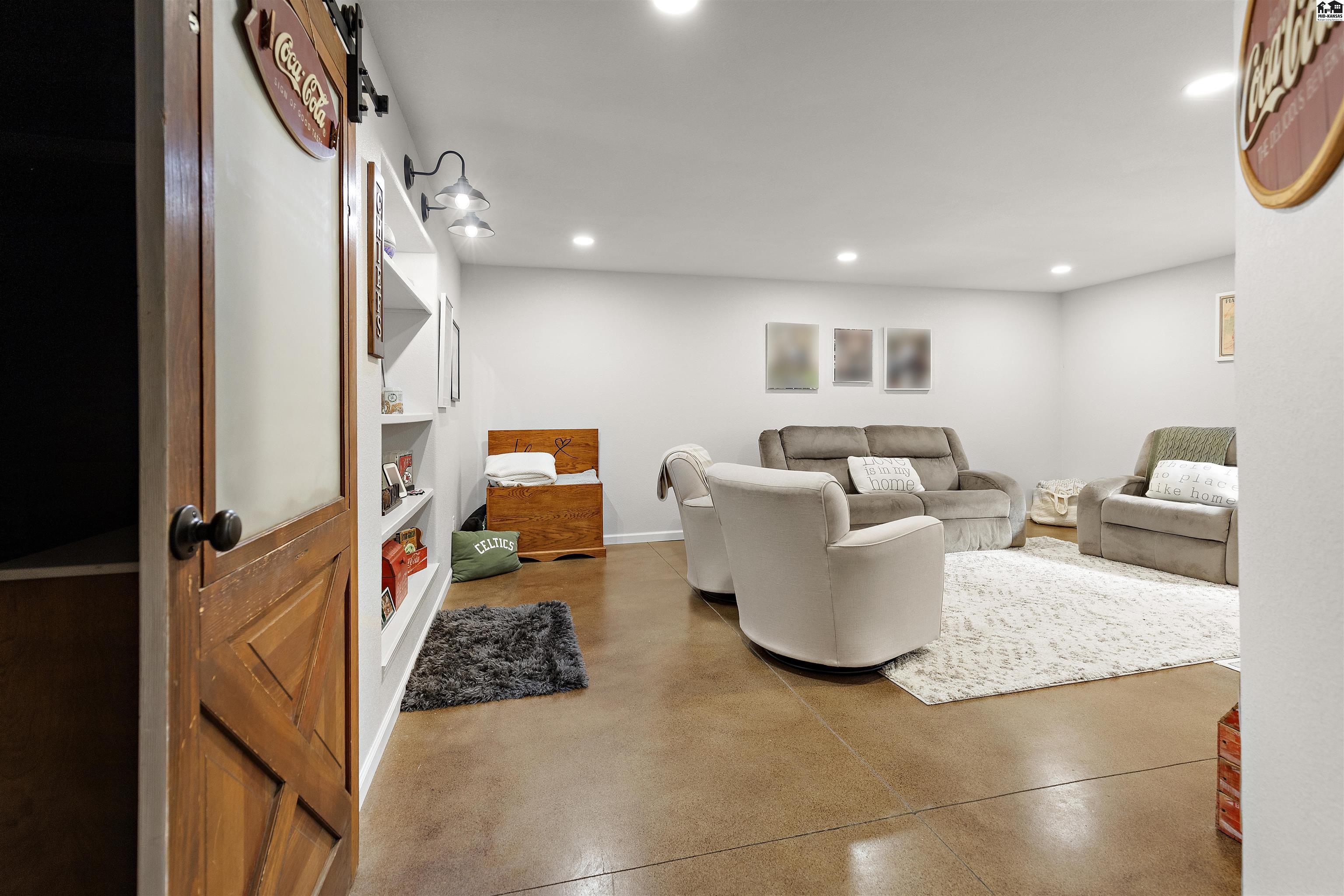 1306 Stone Bridge Drive Hutchinson KS 67502