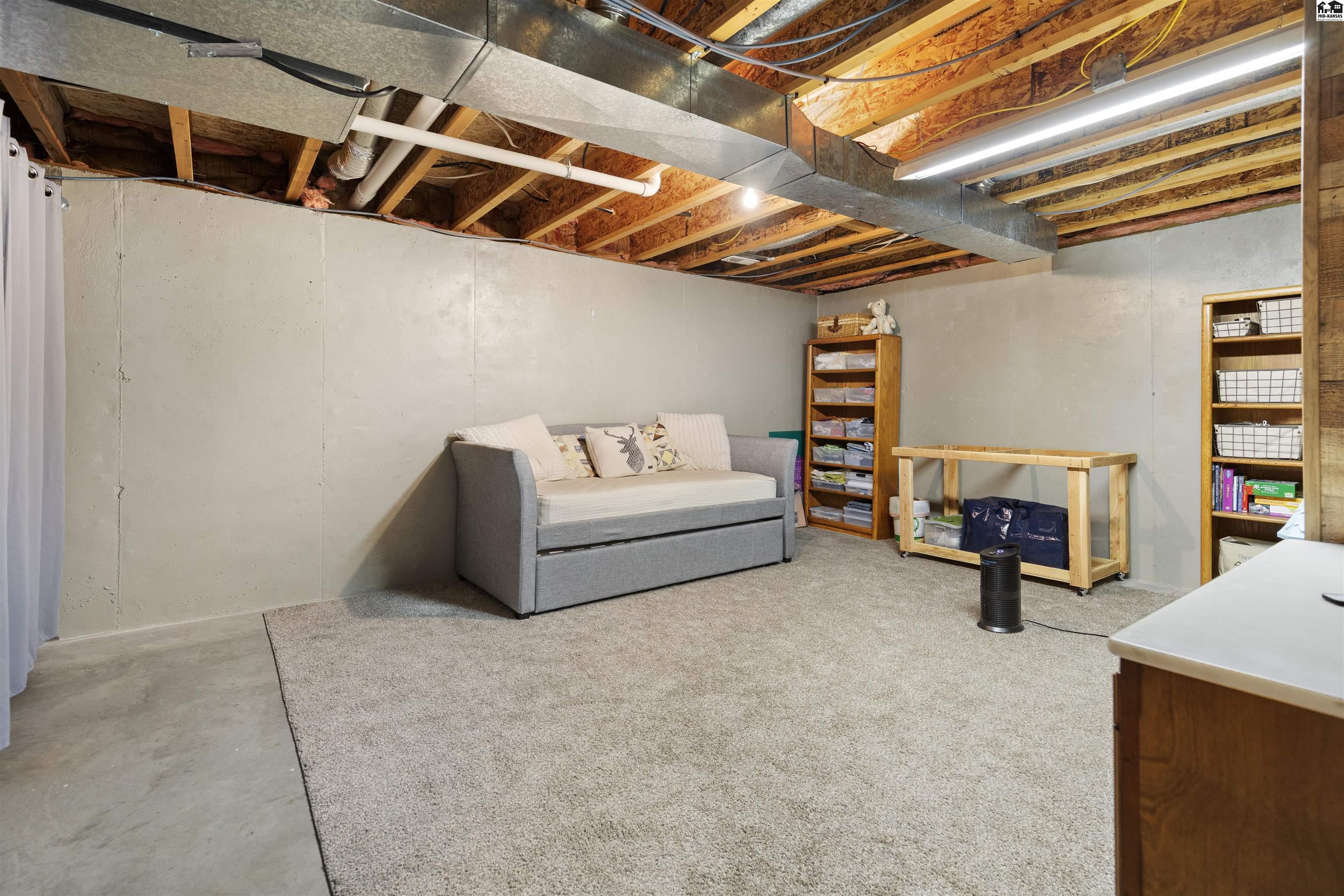 1306 Stone Bridge Drive Hutchinson KS 67502