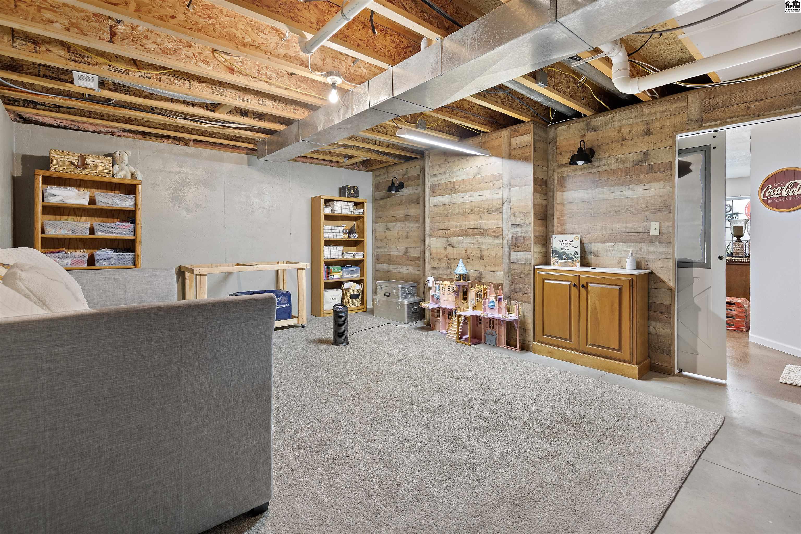 1306 Stone Bridge Drive Hutchinson KS 67502