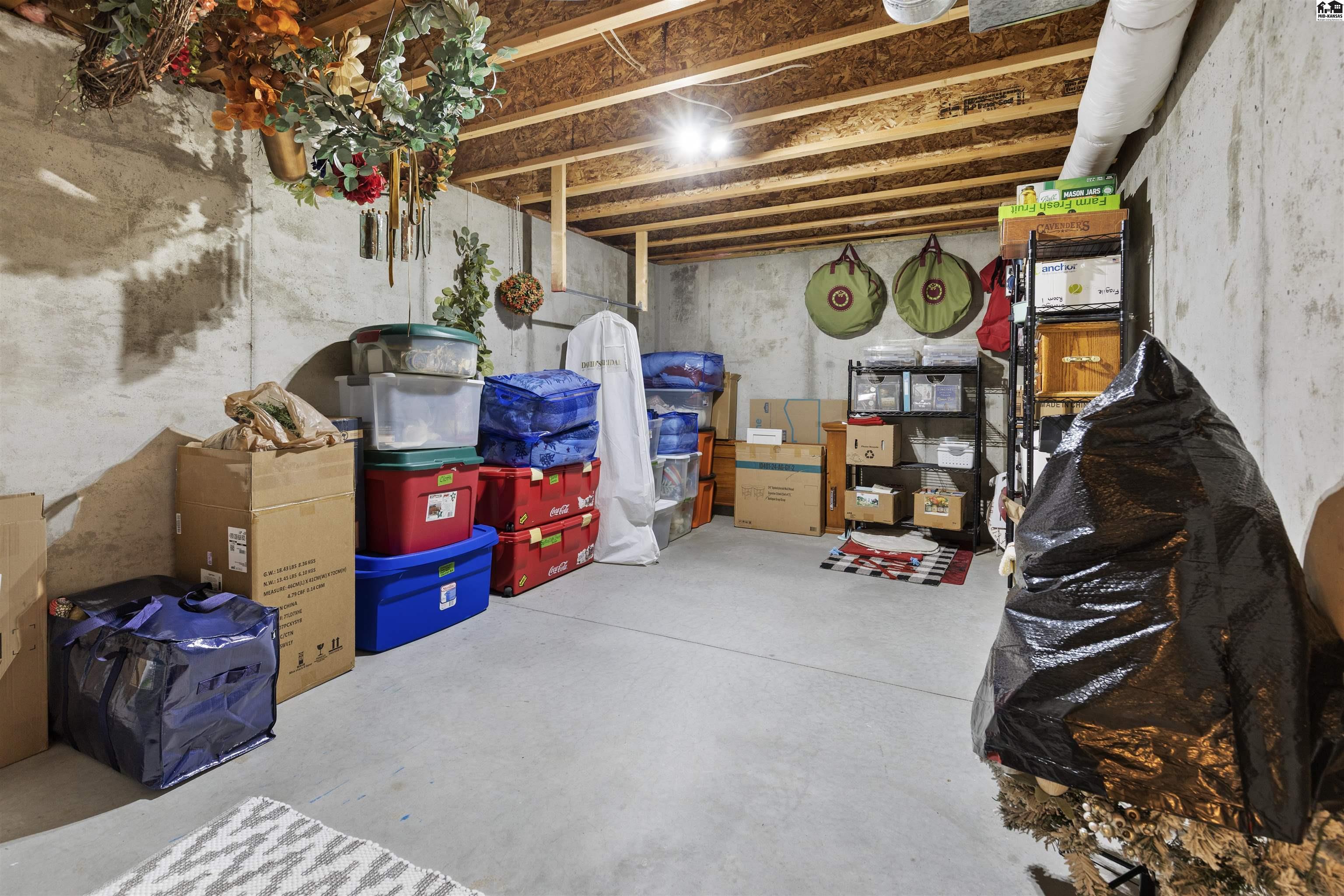 1306 Stone Bridge Drive Hutchinson KS 67502