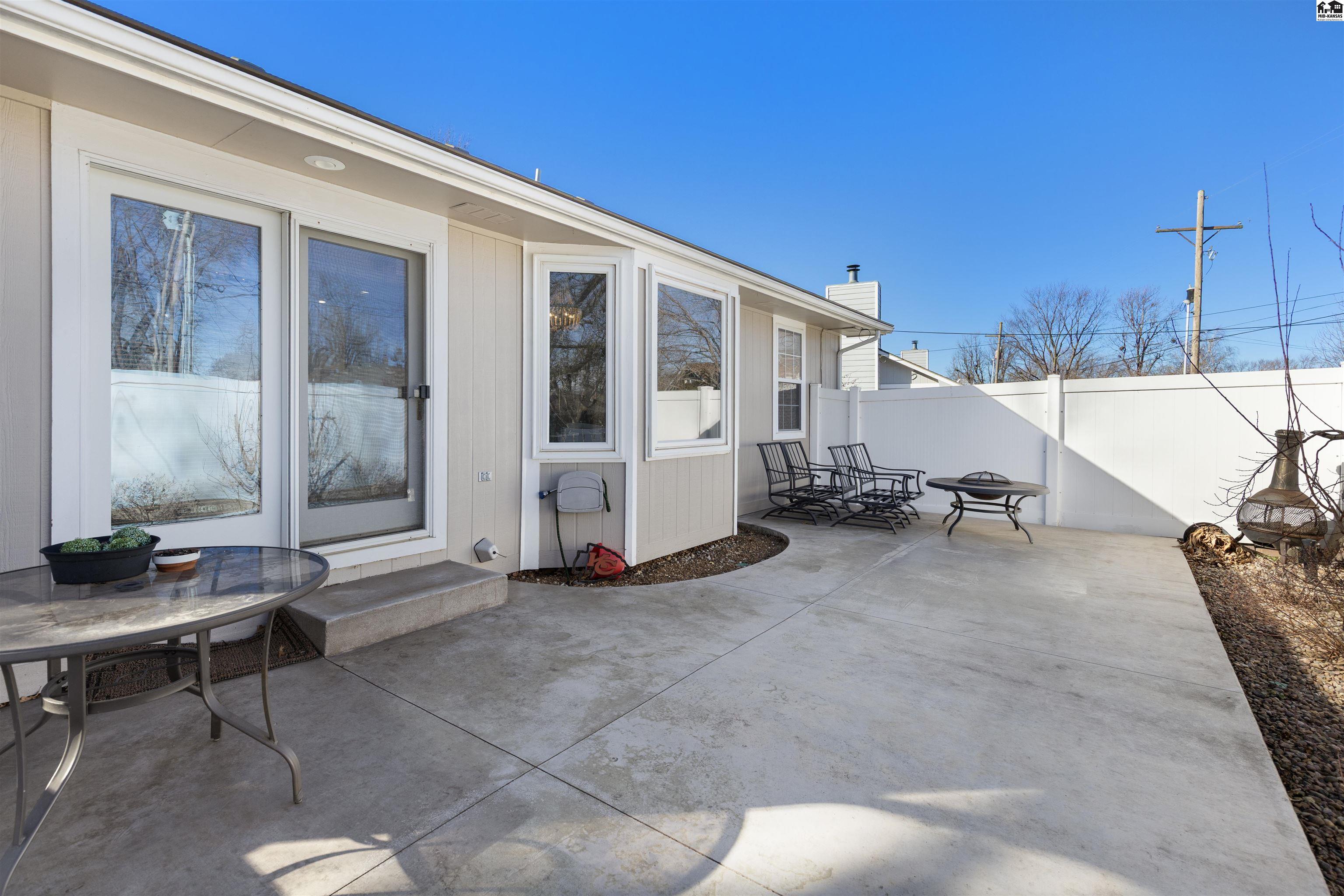 1306 Stone Bridge Drive Hutchinson KS 67502