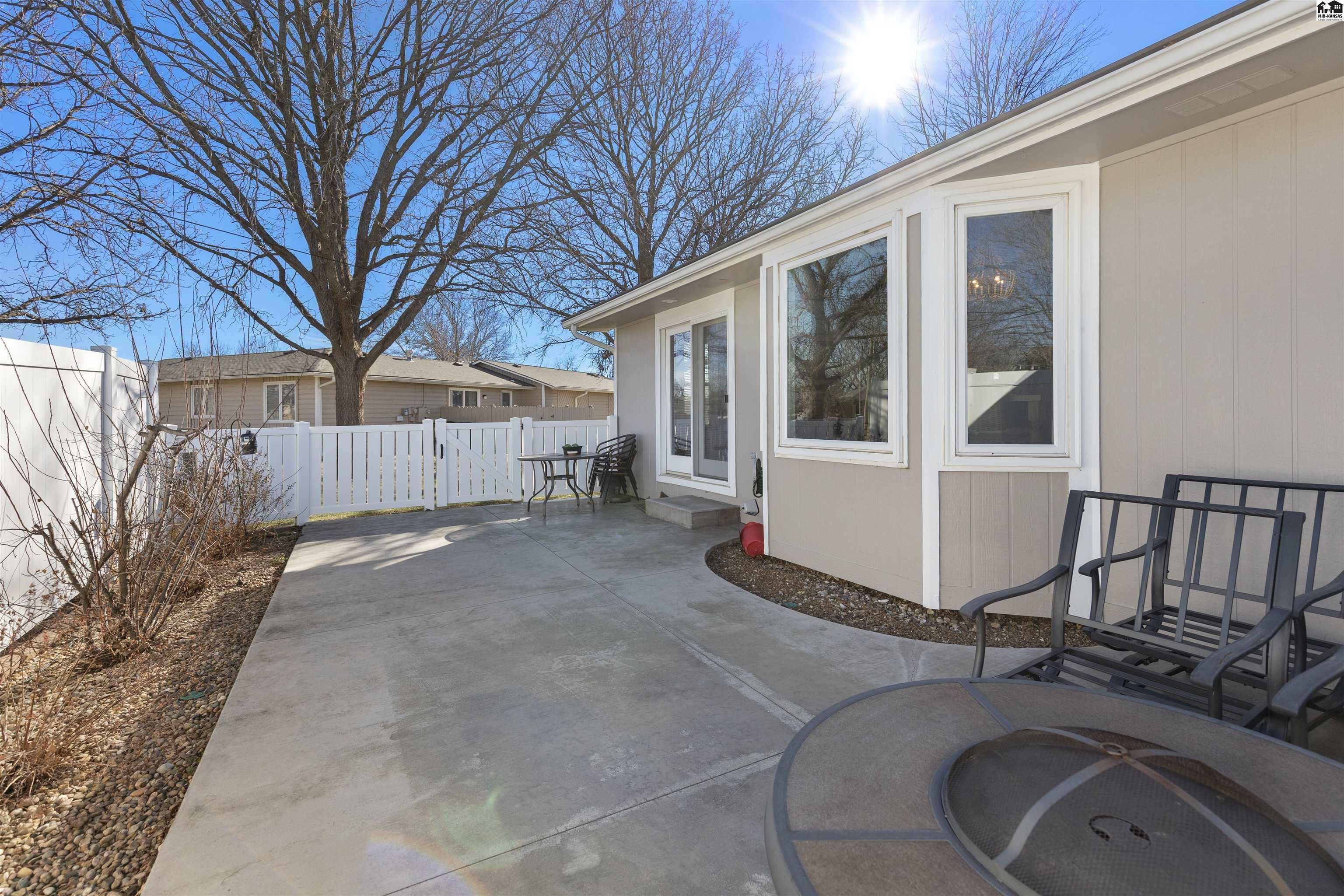 1306 Stone Bridge Drive Hutchinson KS 67502