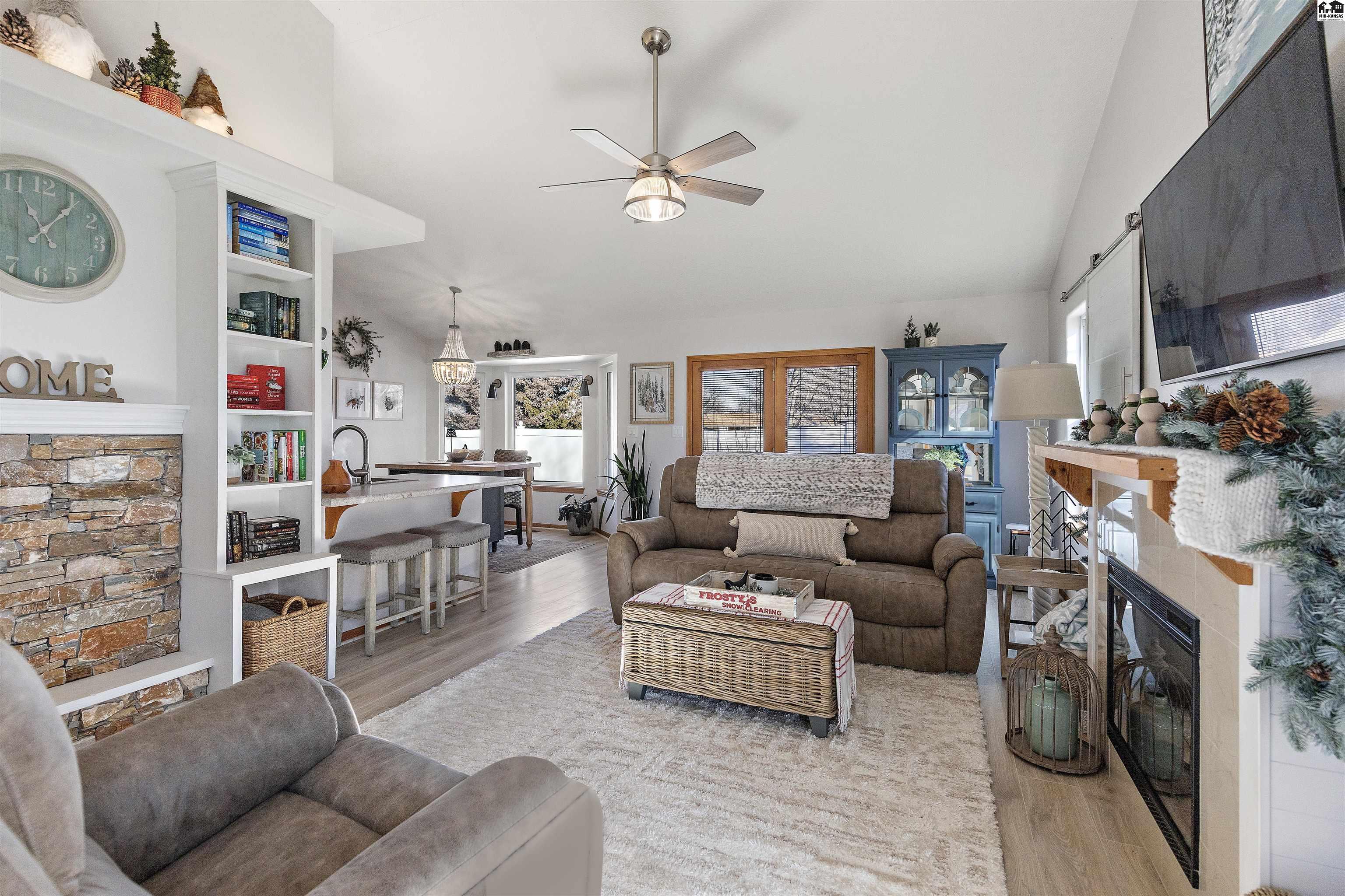 1306 Stone Bridge Drive Hutchinson KS 67502