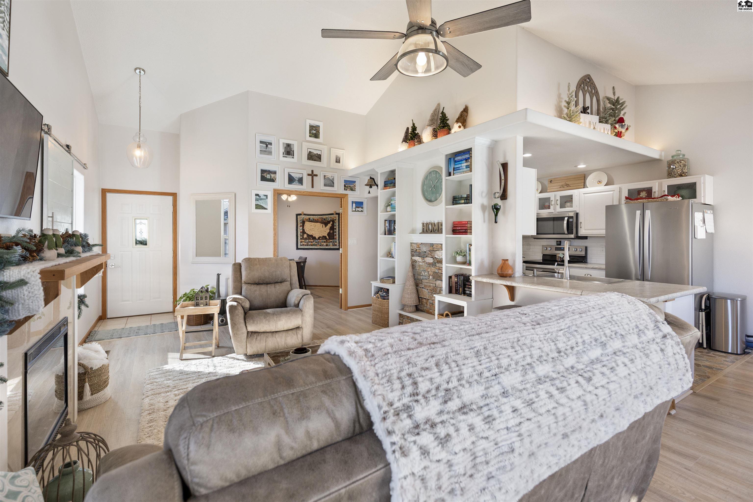 1306 Stone Bridge Drive Hutchinson KS 67502