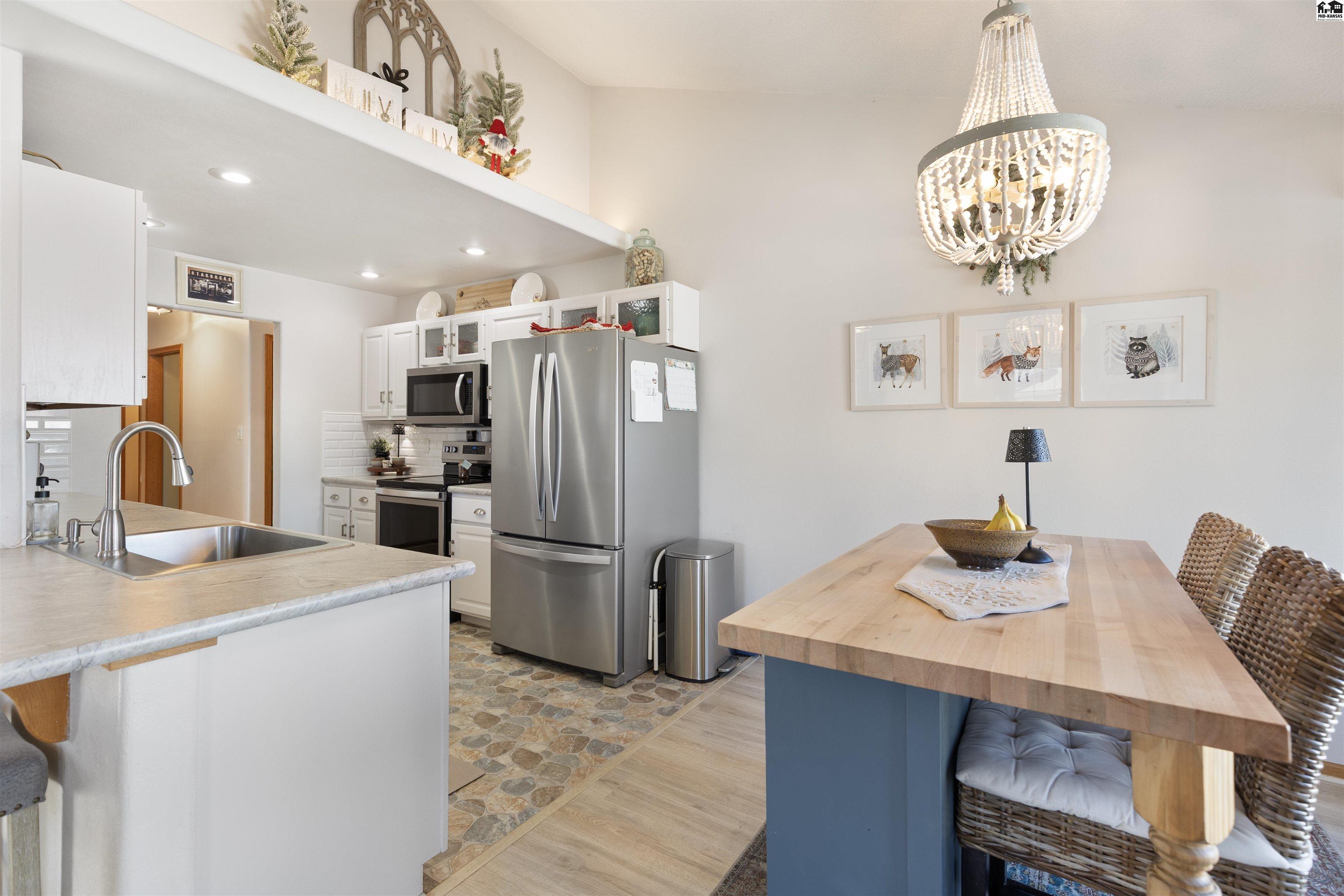 1306 Stone Bridge Drive Hutchinson KS 67502