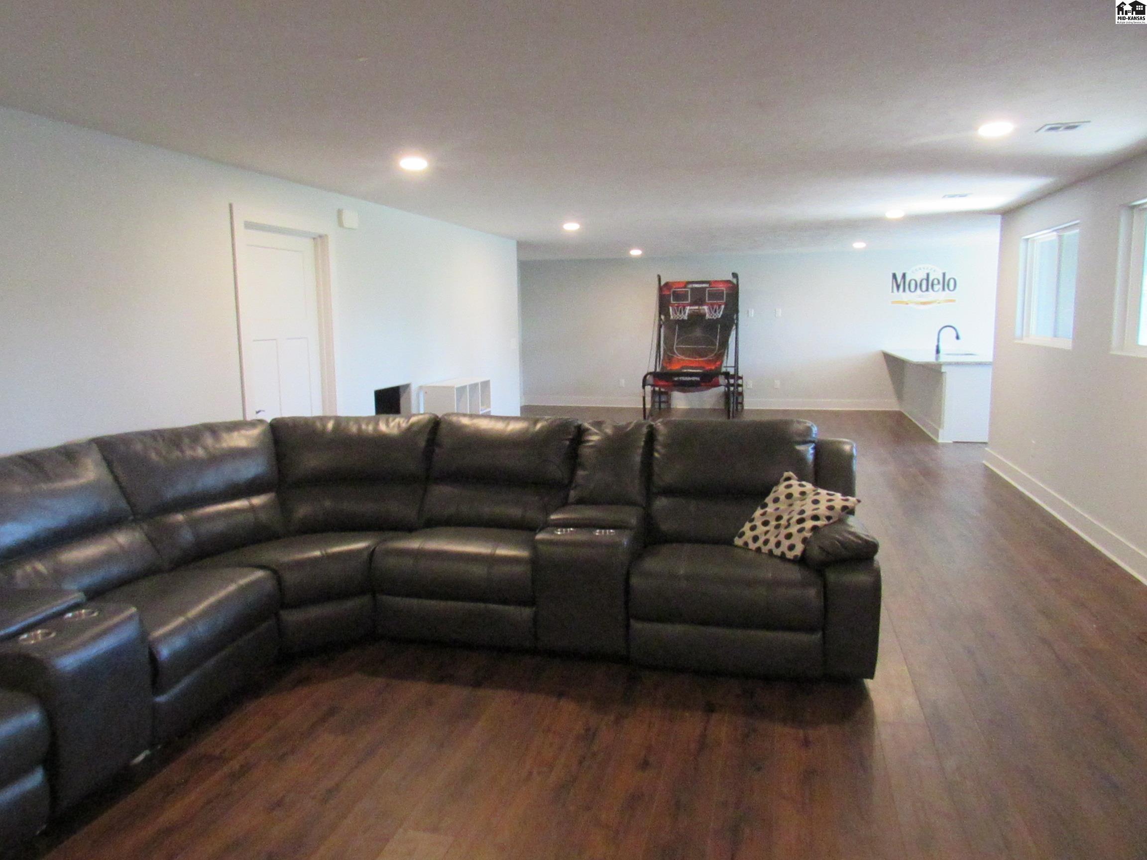 5211 E 17th Avenue Hutchinson KS 67501