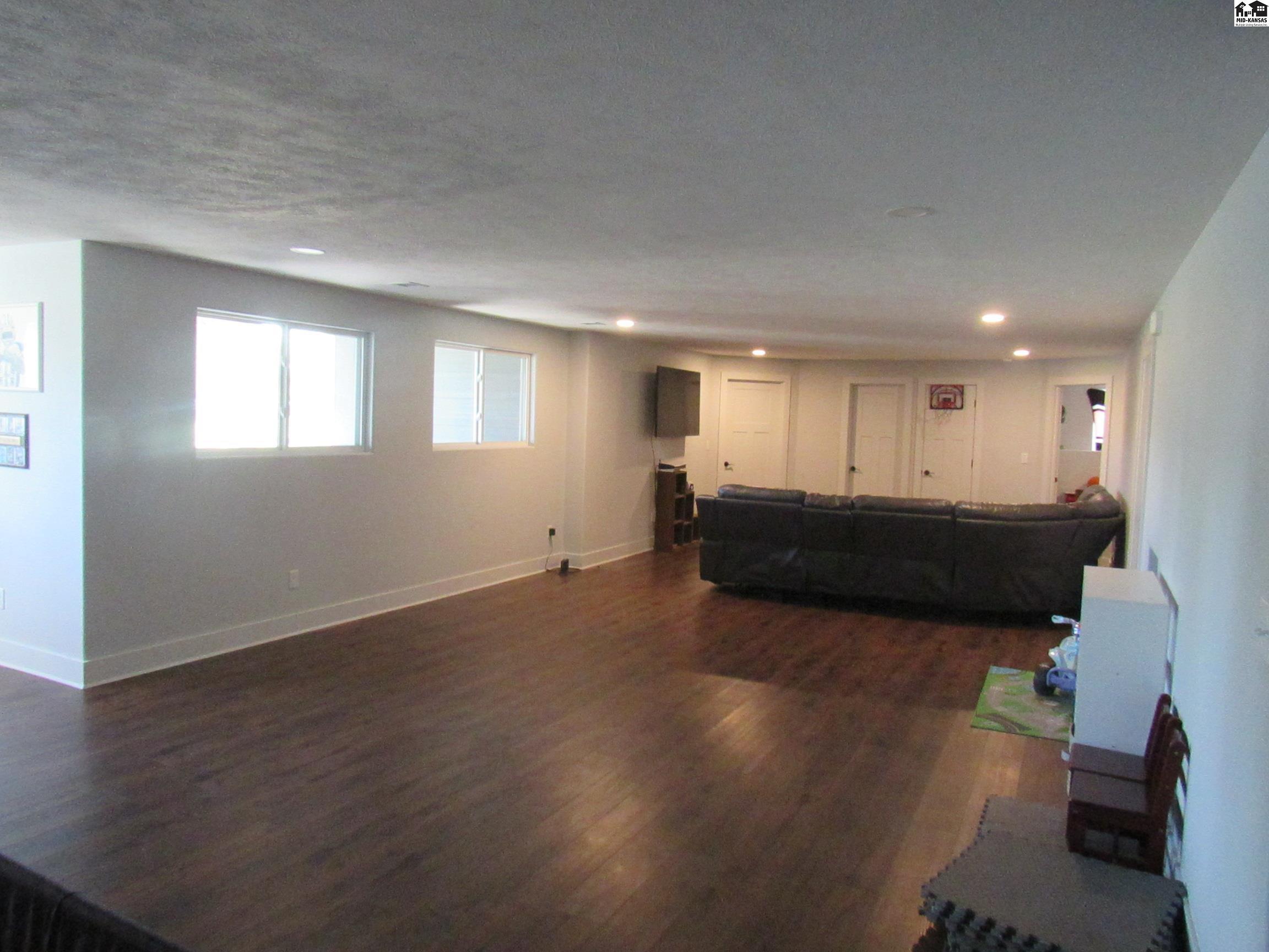 5211 E 17th Avenue Hutchinson KS 67501
