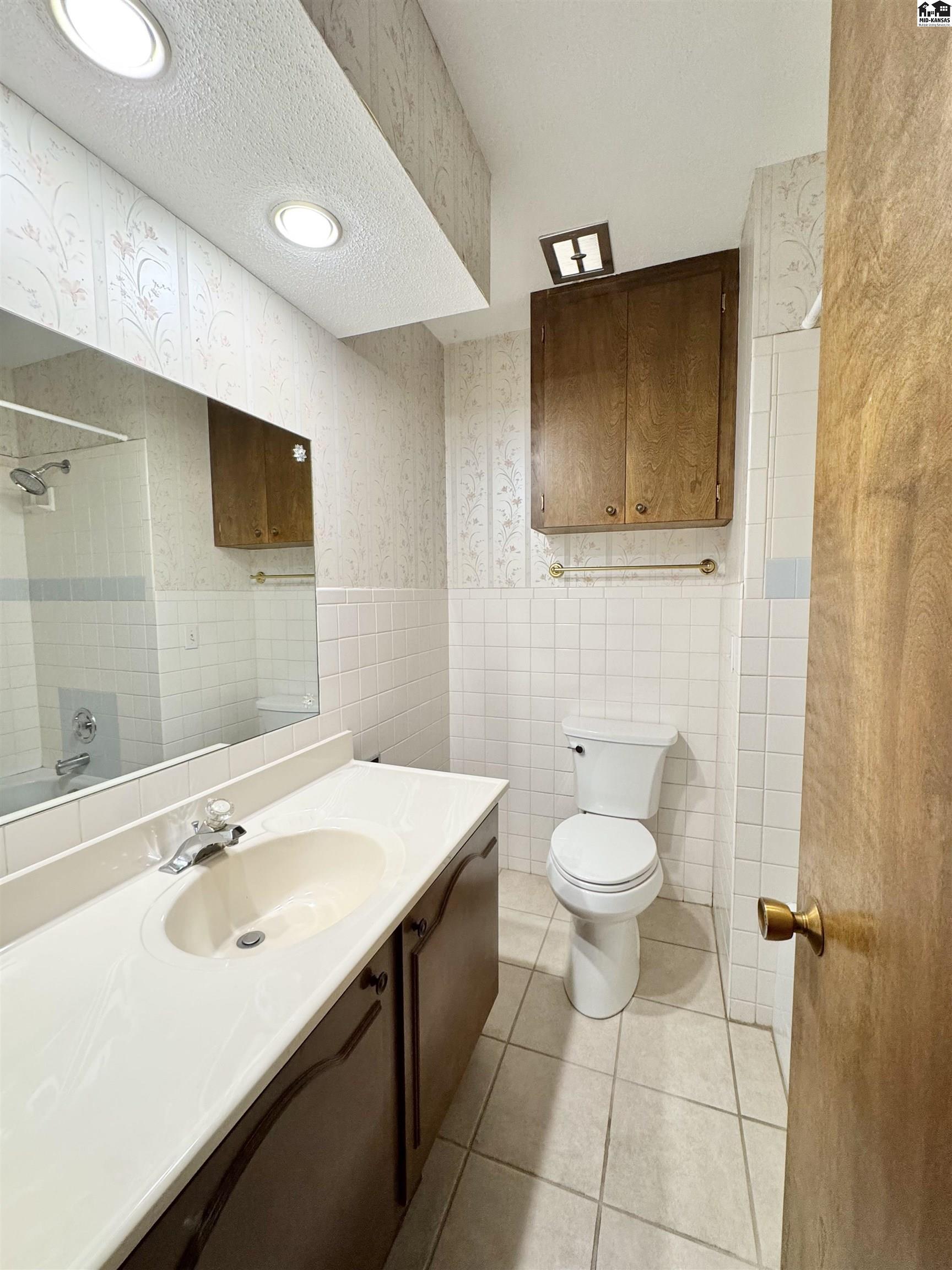 28 Eastwood Drive Hutchinson KS 67502