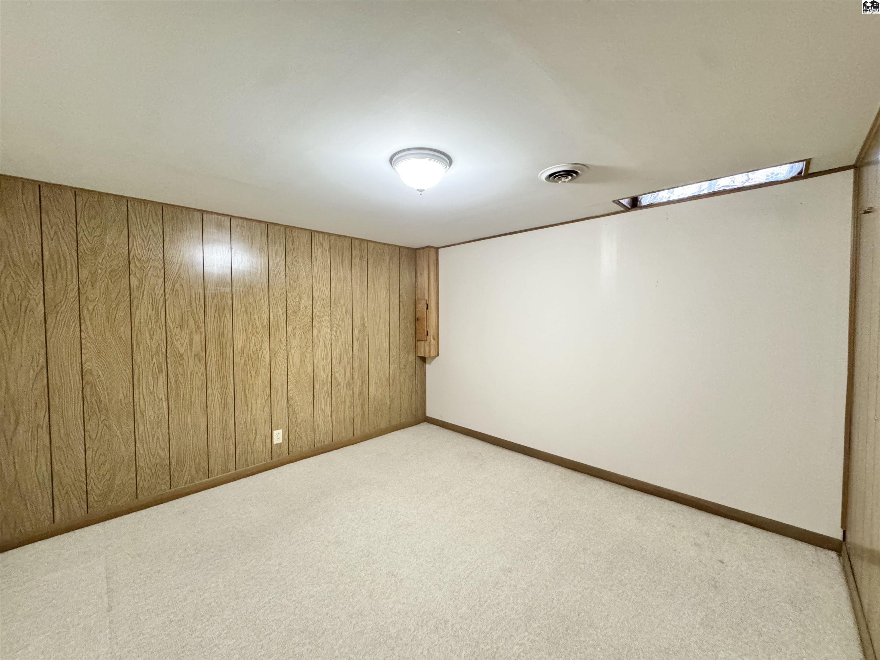 28 Eastwood Drive Hutchinson KS 67502